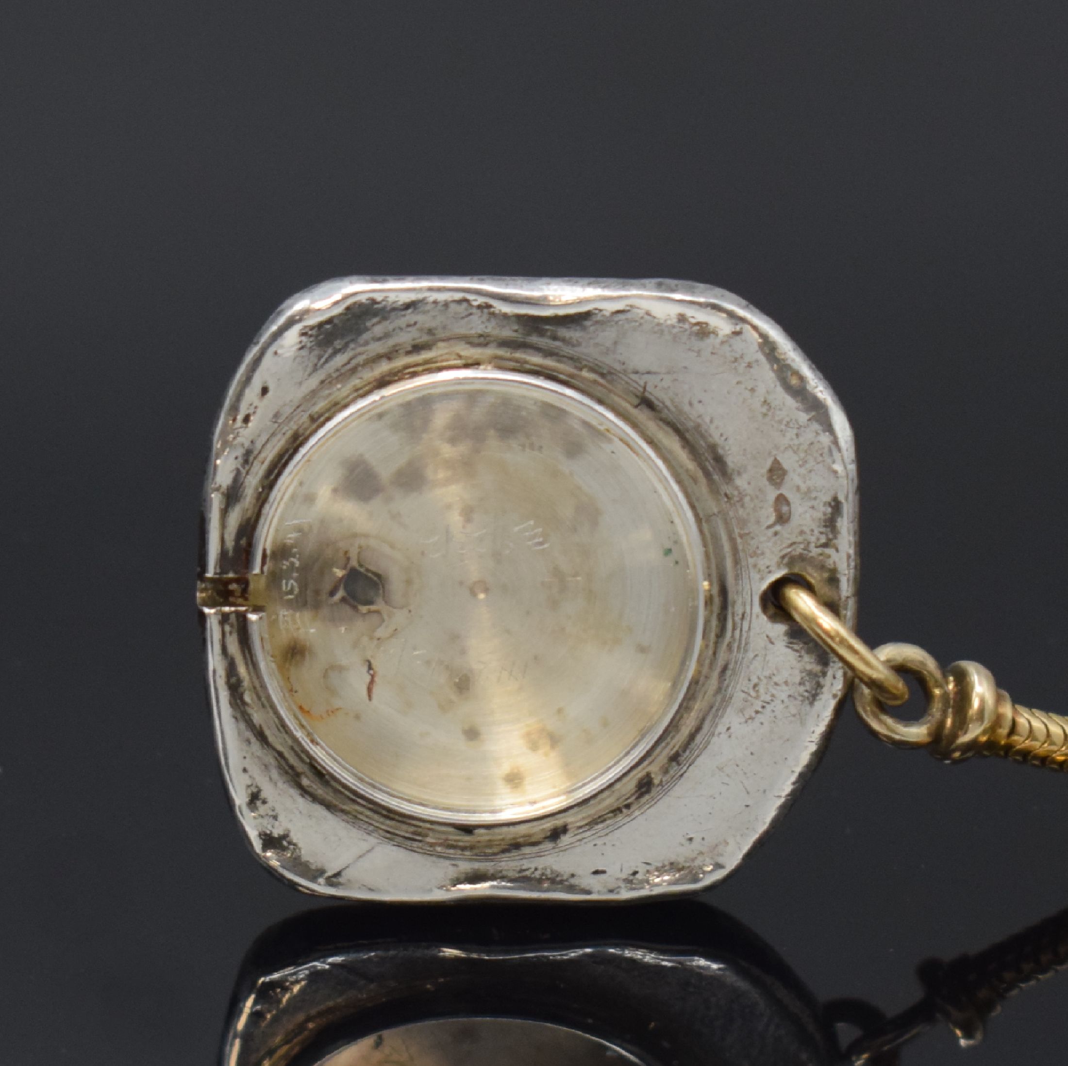 Detail f: EUROPEAN WATCH & CLOCK Co INC Frackuhr in Silber mit Kette in GG 750/000, Frankreich/ Schweiz um 1920, Handaufzug, münzartig geprägtes Gehäuse m. ...