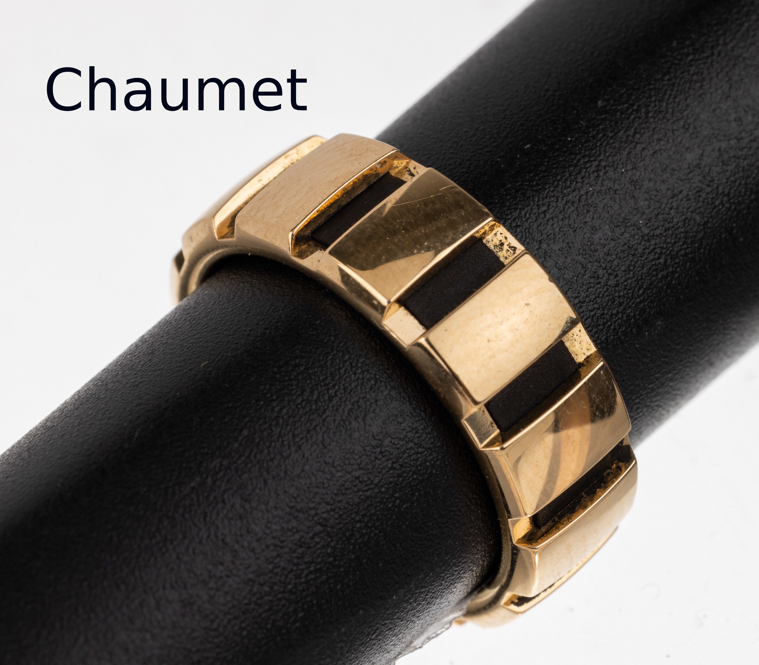 18 kt Gold CHAUMET Ring, GG 750/000, aus der Serie "Class One", innenliegend Kautschukring, GG durchbrochen gearbeitet, RW 52, ca. 5.8 g, ...
