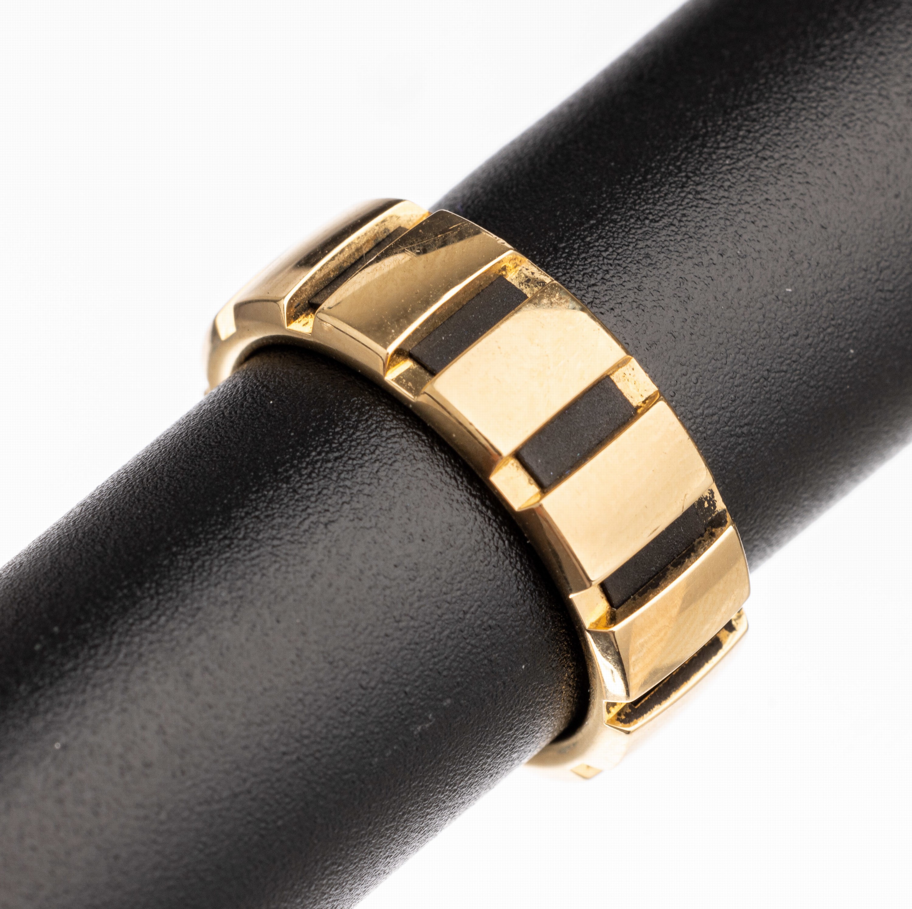 Detail a: 18 kt Gold CHAUMET Ring, GG 750/000, aus der Serie "Class One", innenliegend Kautschukring, GG durchbrochen gearbeitet, RW 52, ca. 5.8 g, ...