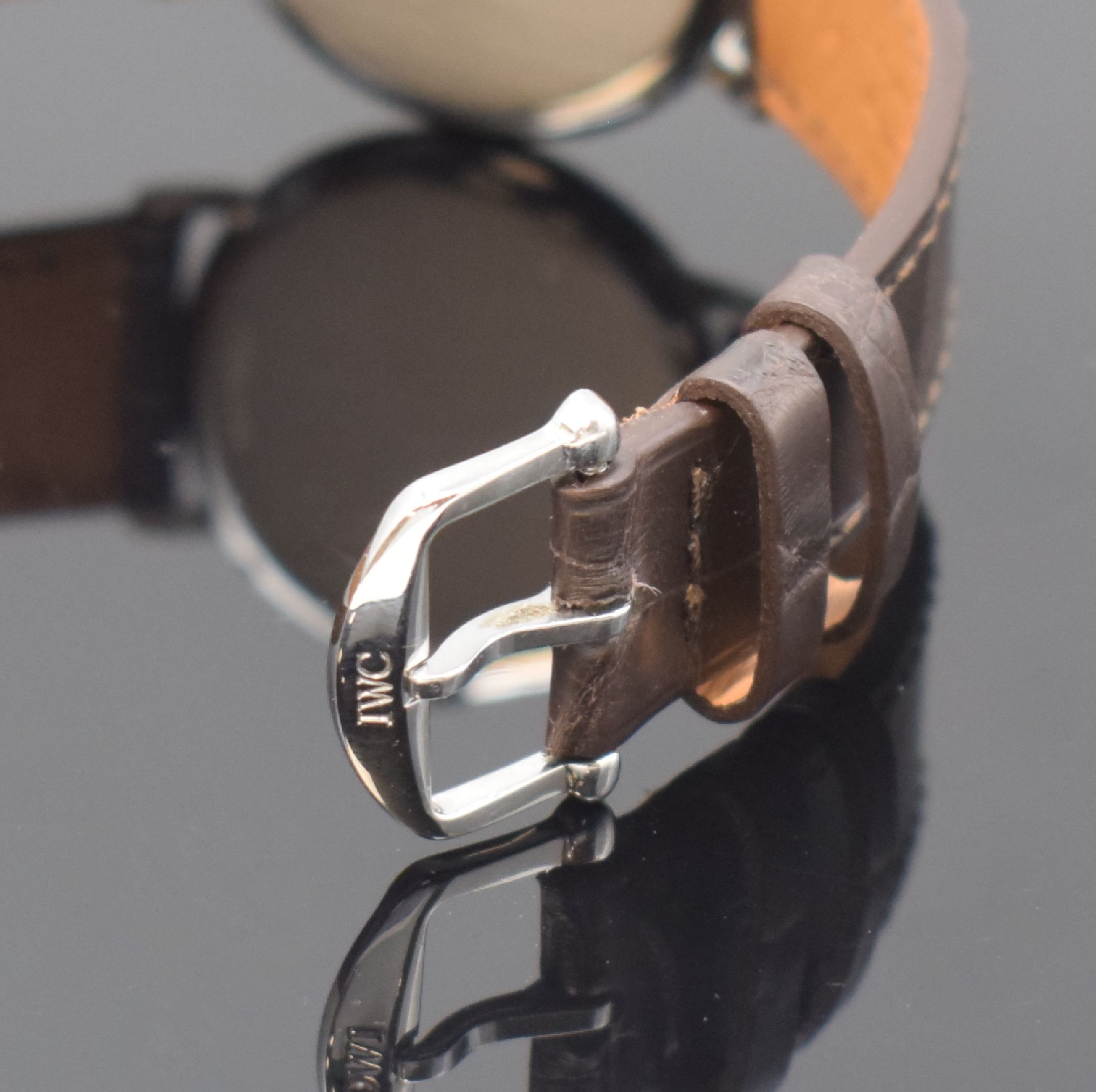 Detail b: IWC Herrenarmbanduhr Serie Portofino Referenz 3331, Schweiz um 1990, Edelstahlgeh. inkl. Lederband m. orig. Dornschl., Boden 4-fach verschr., ...