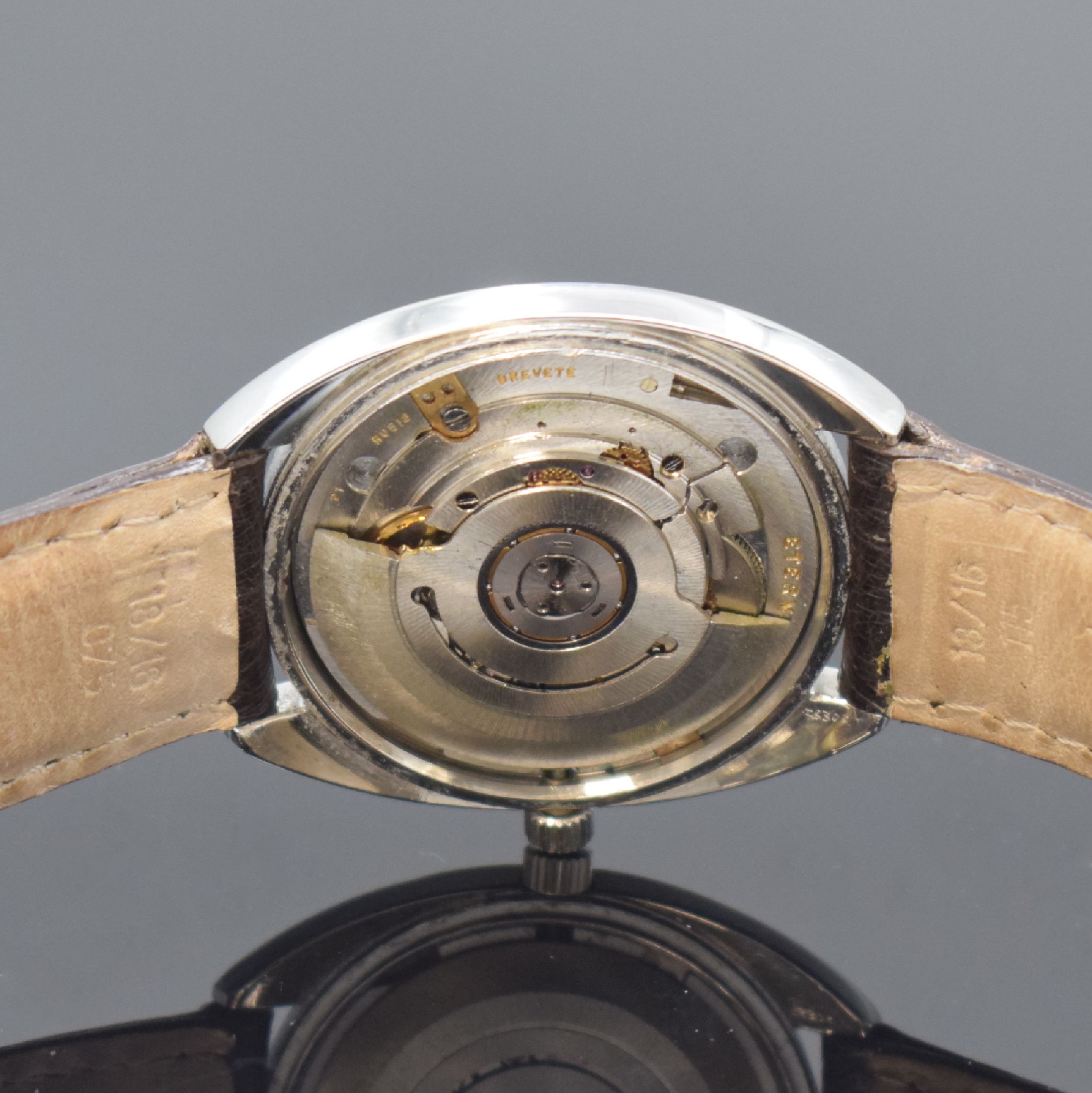 Detail e: ETERNA MATIC Herrenarmbanduhr in Stahl Referenz 149 T, Automatik, Schweiz um 1970, silb. Zifferbl. m. aufgel. Indizes altersbed. fl./pat., Datum b. ...