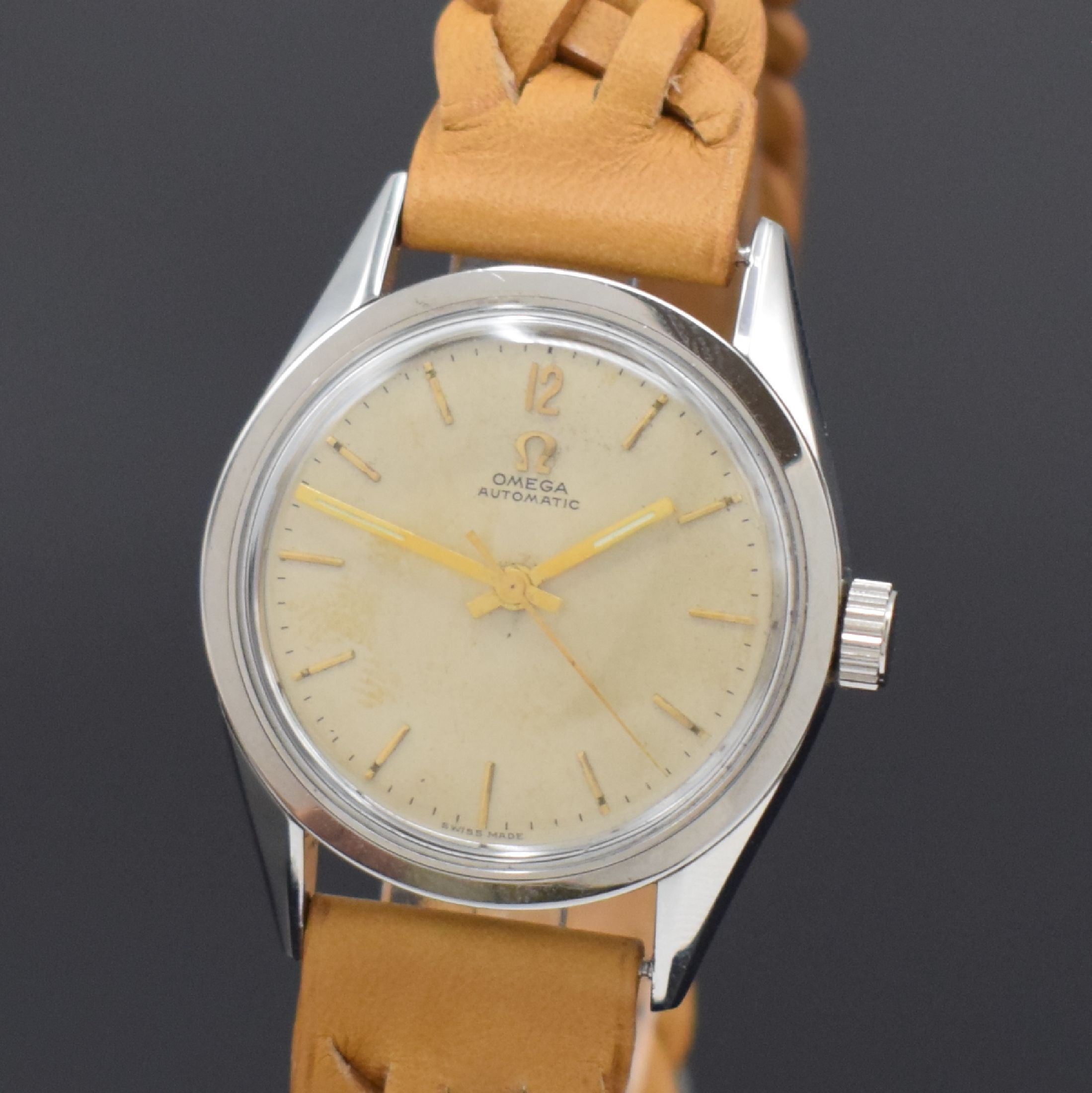 Detail a: OMEGA Automatik Armbanduhr Referenz 2802 - 1SC, Schweiz um 1956, Edelstahlgeh., Boden und Glasrand aufgedr., silb. Zifferbl. m. aufgel. Std.-Zeichen ...