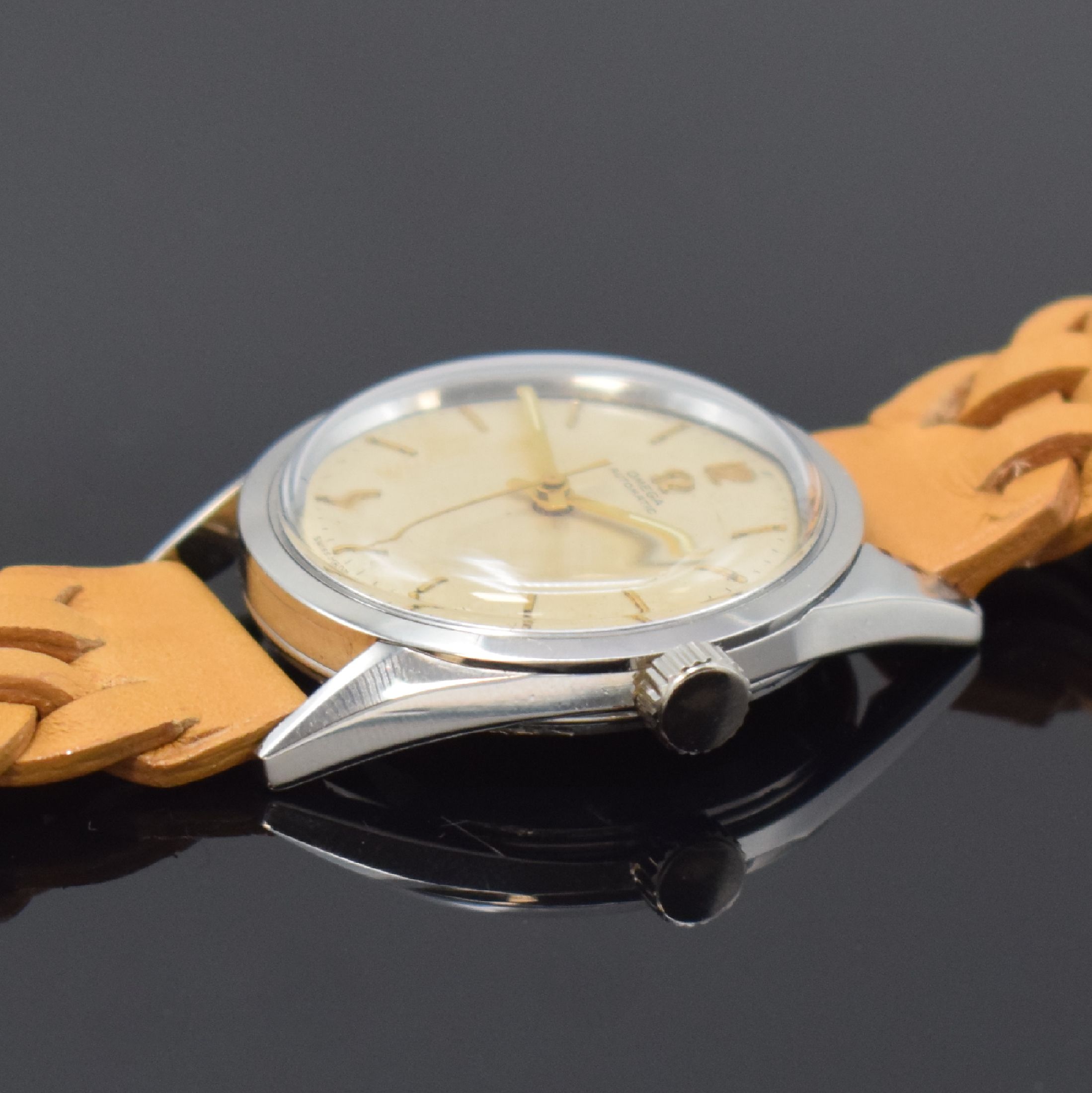 Detail b: OMEGA Automatik Armbanduhr Referenz 2802 - 1SC, Schweiz um 1956, Edelstahlgeh., Boden und Glasrand aufgedr., silb. Zifferbl. m. aufgel. Std.-Zeichen ...