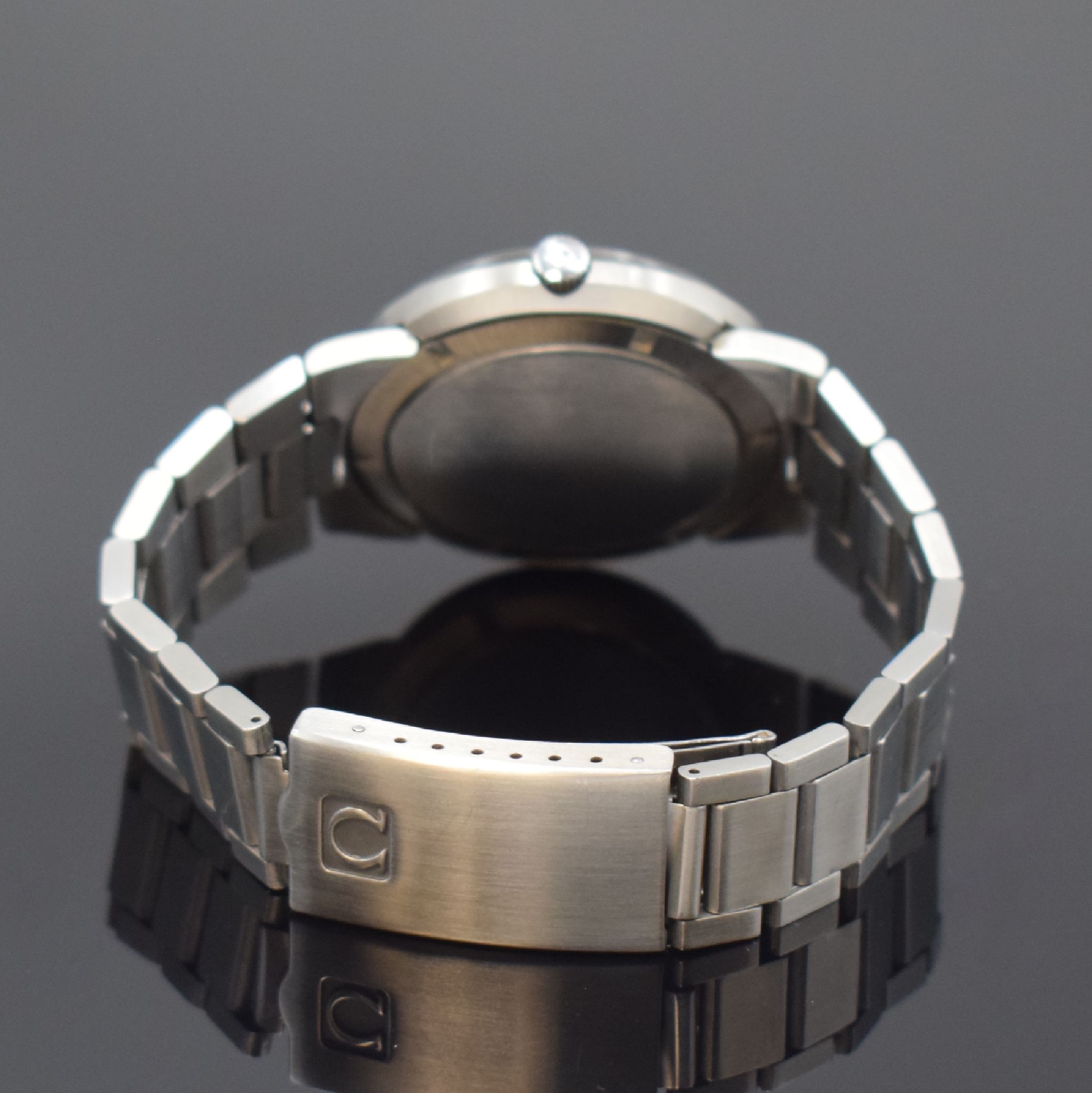 Detail b: OMEGA Geneve Dynamic Herrenarmbanduhr in Edelstahl, Schweiz um 1969, Automatik, Monocoque-Geh. inkl. Gliederband m. Faltschl., 2-farb. Zifferbl., ...