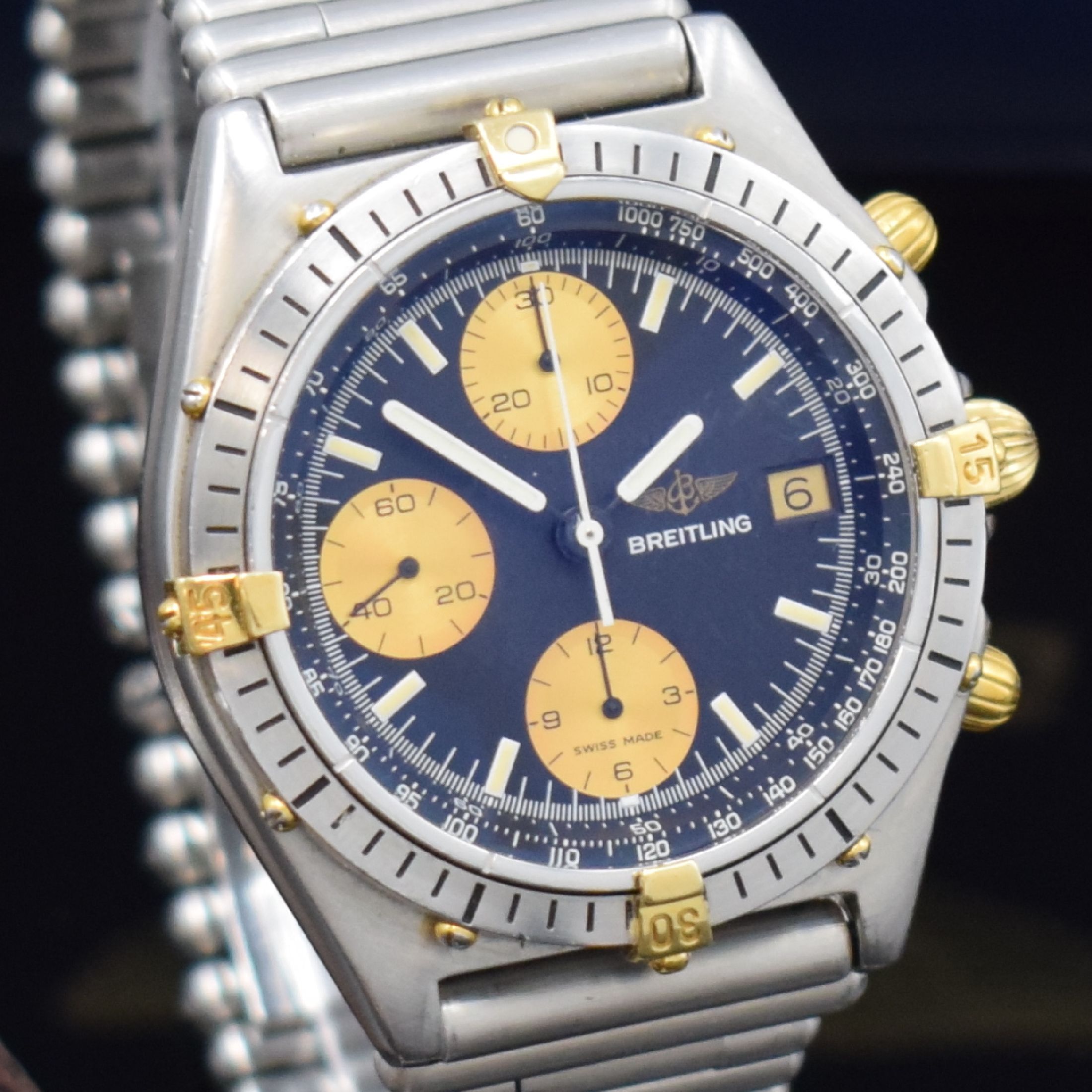 Detail e: BREITLING Chronomat Herrenarmbanduhr Referenz 81.950, Automatik, Schweiz um 1989, Gehäuse in Edelstahl/Gold komb. inkl. Roleauxband m. dopp. ...
