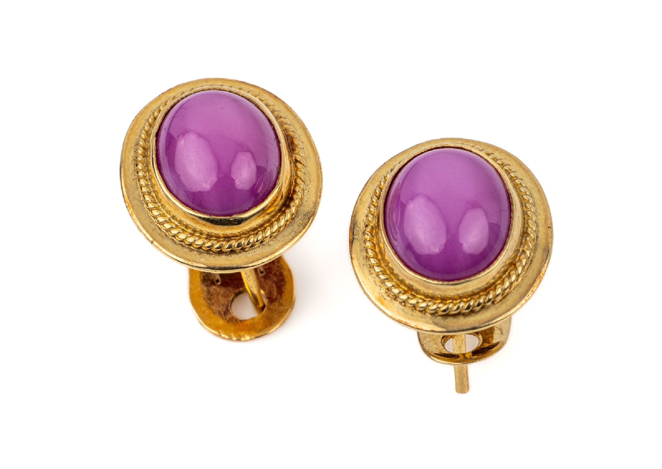 Paar 14 kt Gold Ohrstecker, GG 585/000, schlichte Gestaltung mit Kordeldrahtverzierung, 2 ovale synth. Rubin- Cabochons, ca. 7.0 g, Clipbrisuren