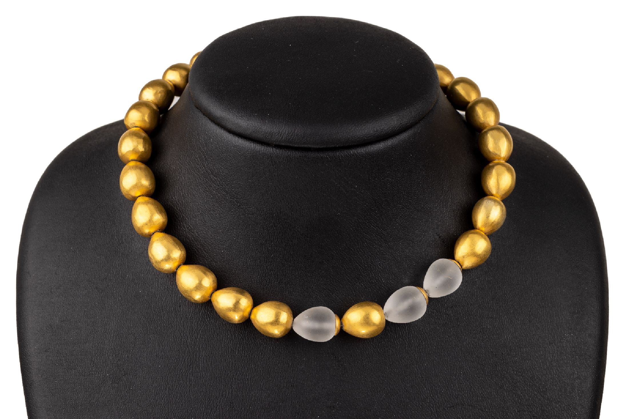 Detail a: Feingold Bergkristall-Collier, Kugeln mit GG 999/000 Feingoldbeschichtung, gepr., gefüllt, tropfenf. Glieder mit 3 Glieder aus mattiertem ...