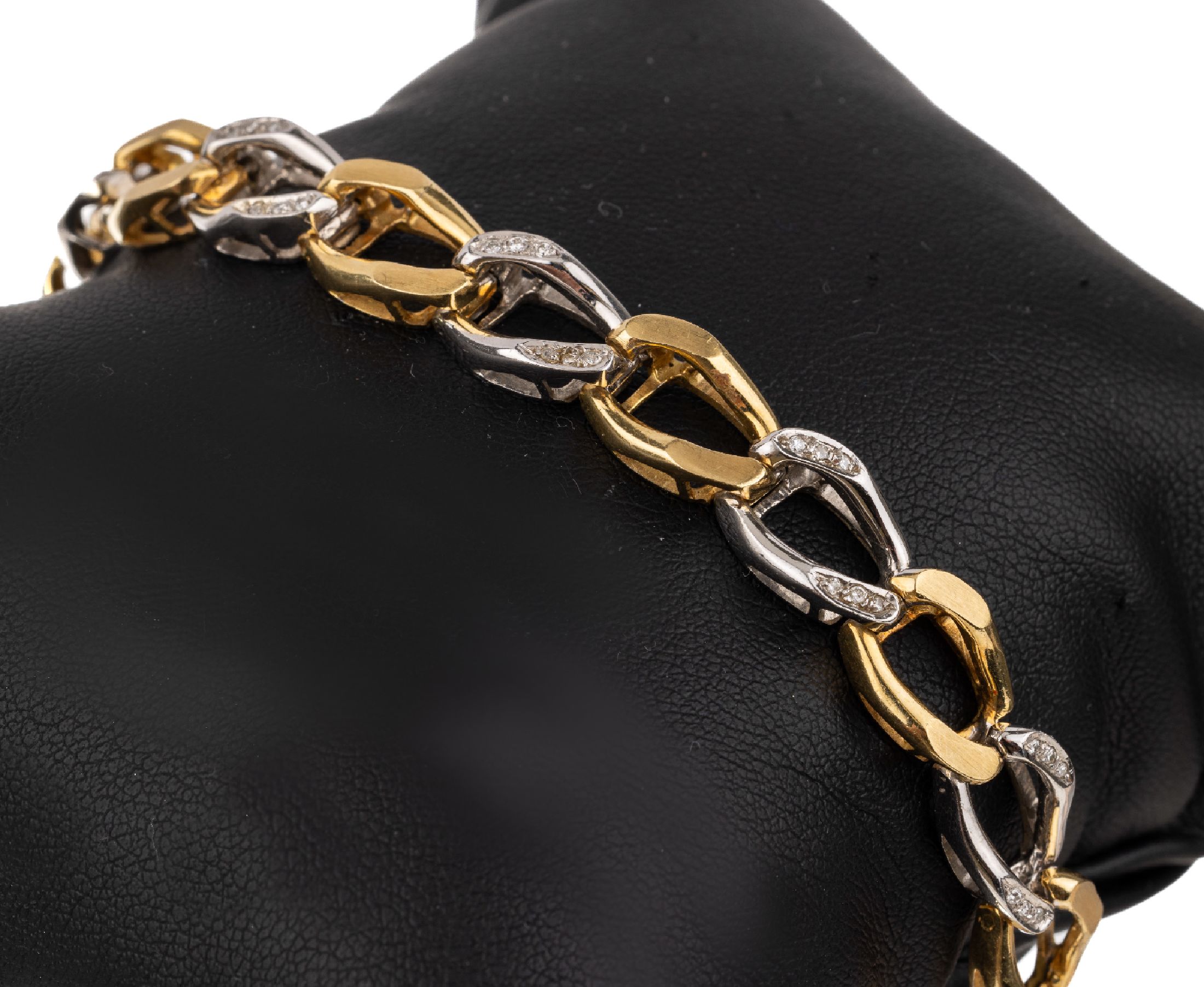 18 kt Gold Armband, ca. 23.9 g, GG/WG 750/000, WG Glieder mit kl. Diamantbesatz zus.ca. 0.23 ct grav., L. ca. 19 cm, Kastenschloß mit doppelter ...