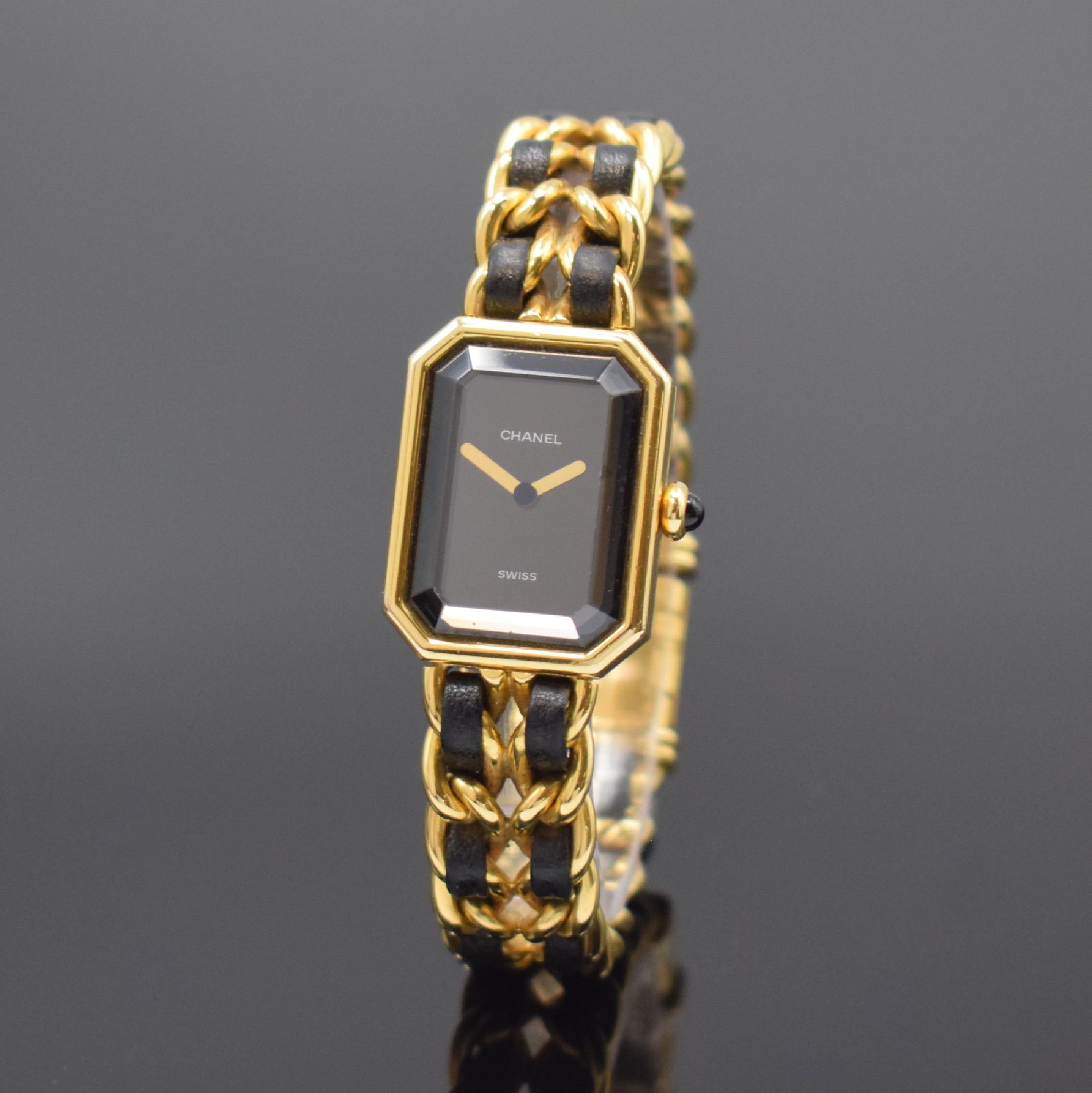 CHANEL Damenarmbanduhr Modell Premiere, Schweiz um 1987, quarz, verg. Geh. m. Schmuckkrone, Boden aufgedr., verg. Gliederband m. Leder (Leder besch.) ...