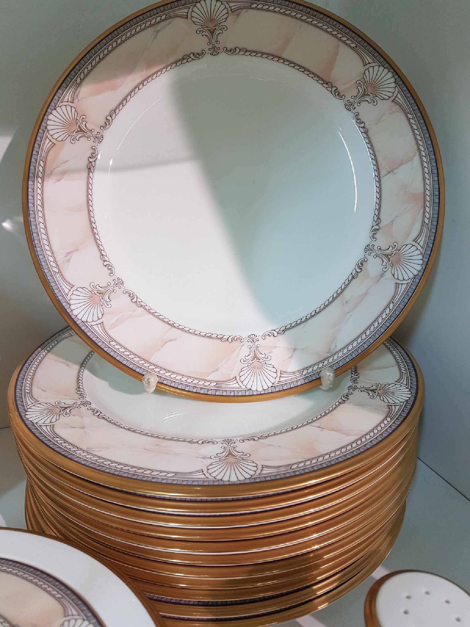 Detail a: Speiseservice für 12 Personen, Noritake, Japan, Dekor Pacific Majestic, 1990er J., Porzellan, Muschelwerk mit Marmorimitation, Goldrand, 12 ...
