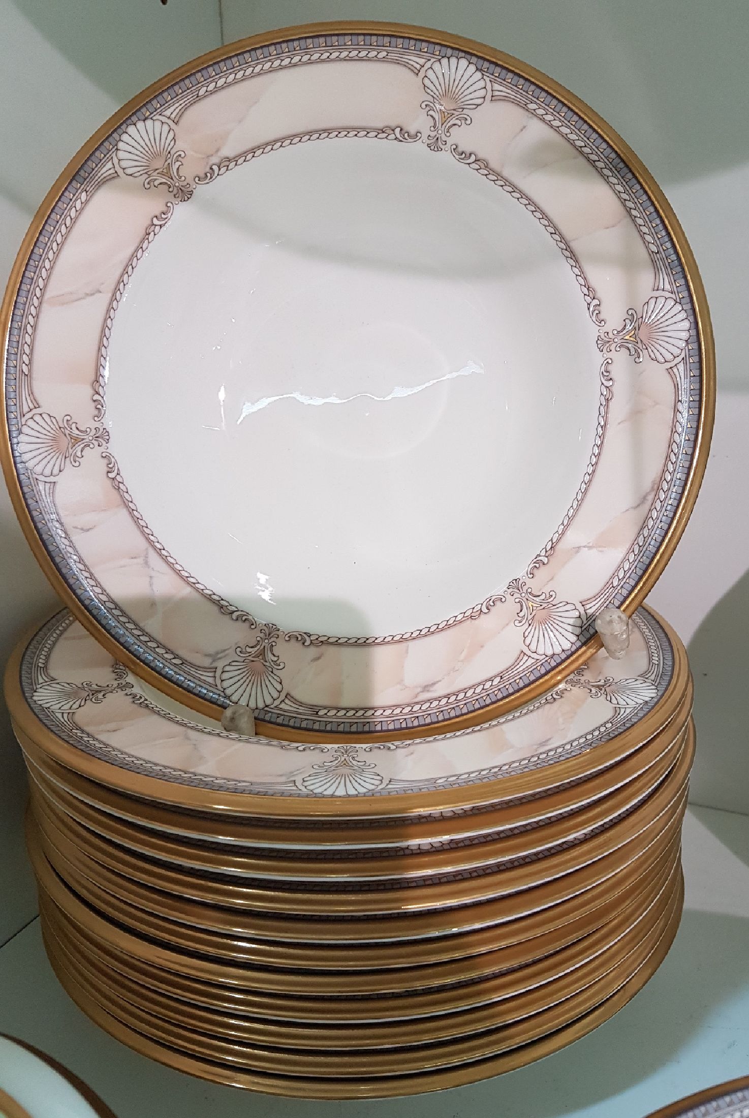 Detail d: Speiseservice für 12 Personen, Noritake, Japan, Dekor Pacific Majestic, 1990er J., Porzellan, Muschelwerk mit Marmorimitation, Goldrand, 12 ...