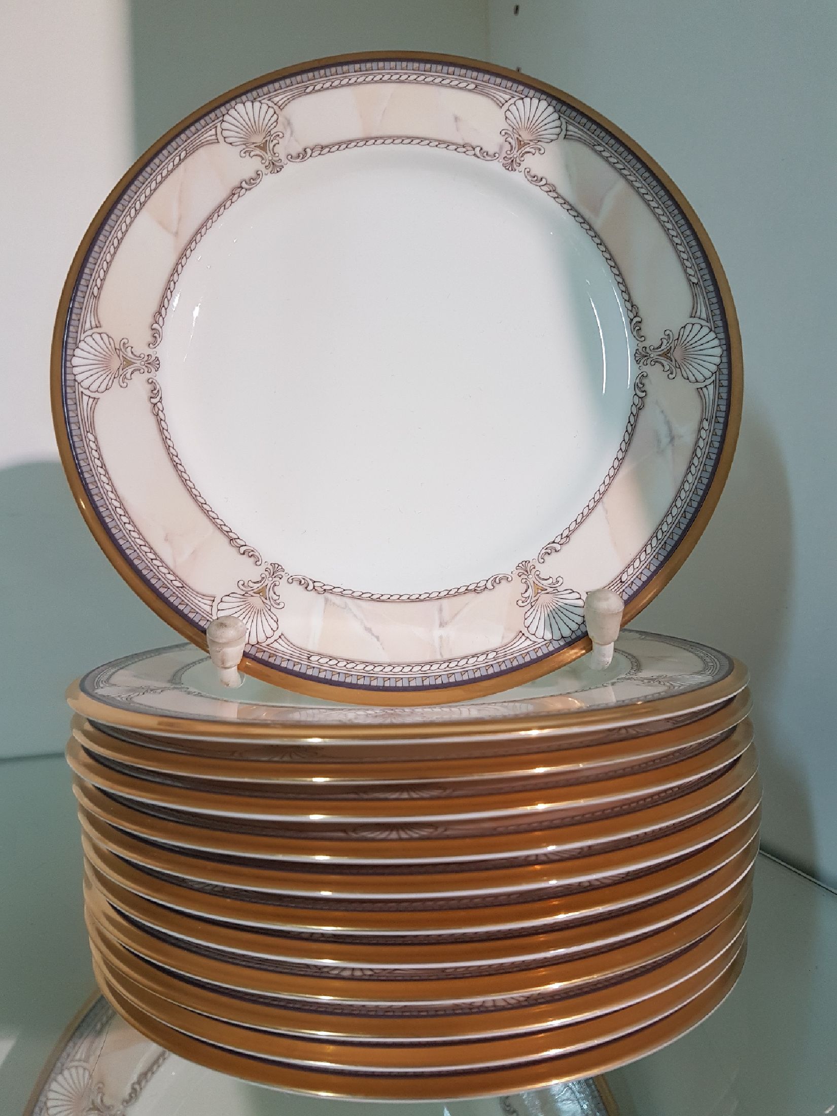 Detail h: Speiseservice für 12 Personen, Noritake, Japan, Dekor Pacific Majestic, 1990er J., Porzellan, Muschelwerk mit Marmorimitation, Goldrand, 12 ...