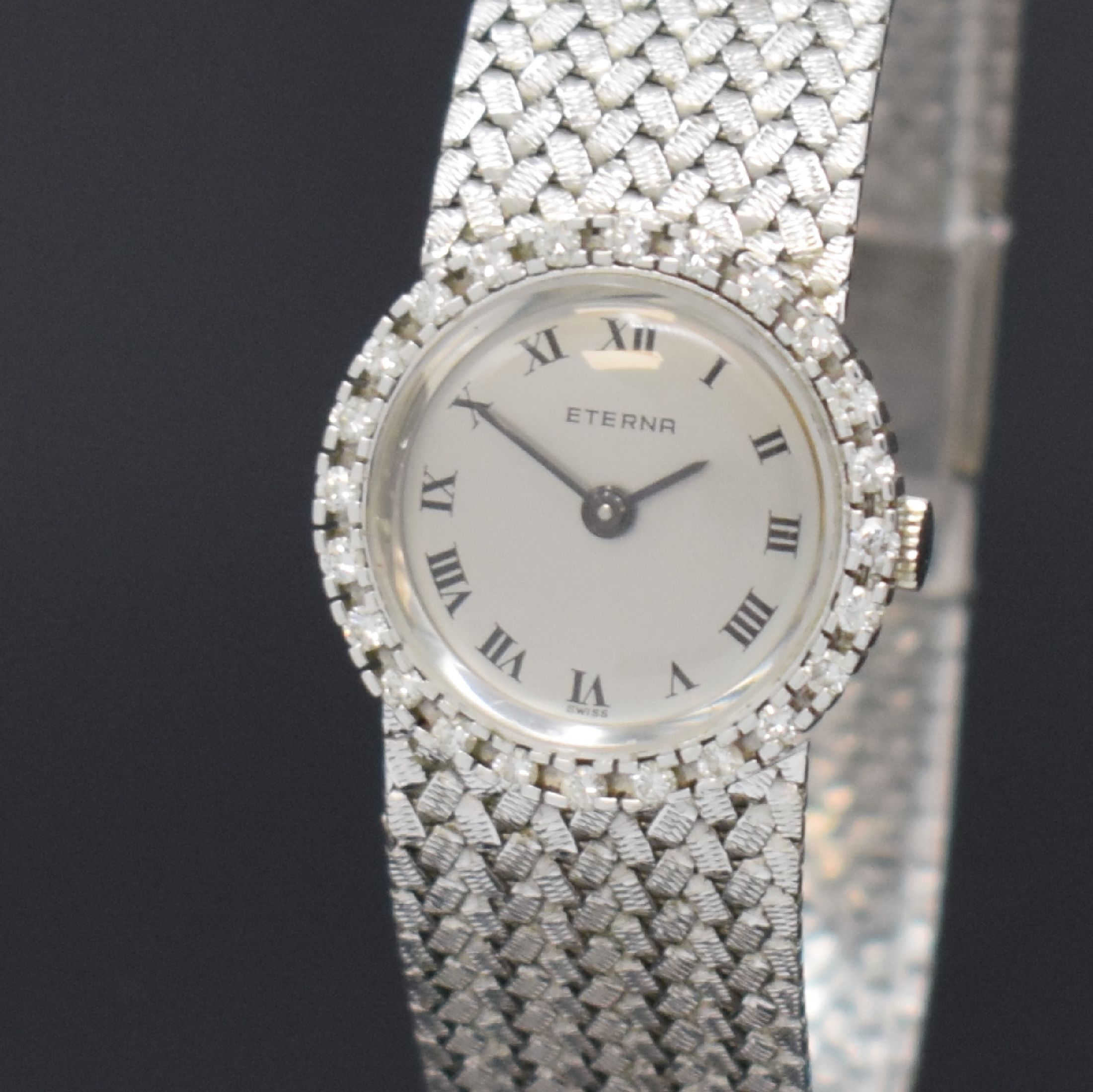 Detail a: ETERNA Damenarmbanduhr in WG 750/000, Schweiz um 1970, Handaufzug, 2-teil. Gehäuse, Boden aufgedr., Lünette m. Diamanten bes., silb. Zifferbl. m. ...