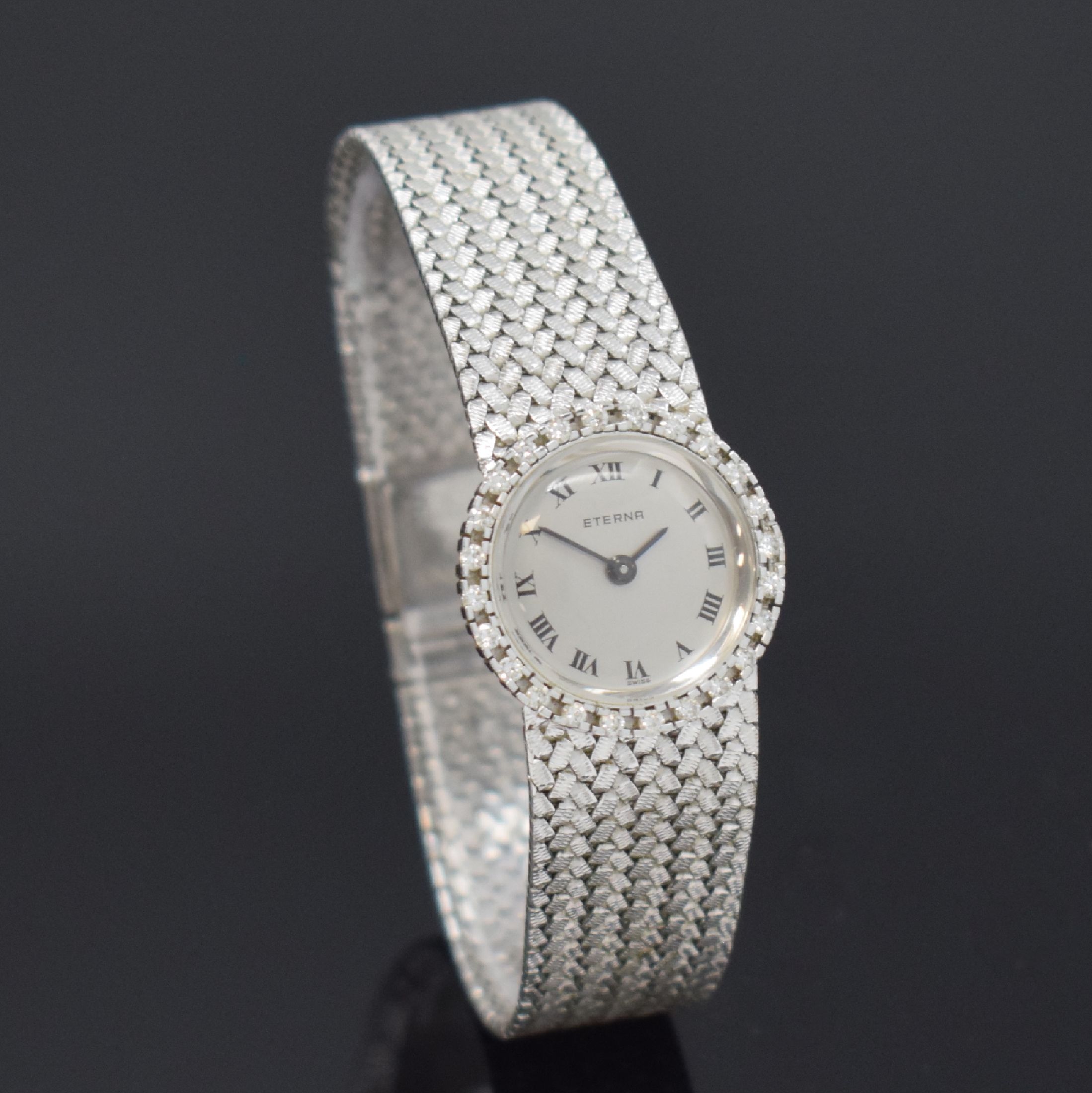 Detail b: ETERNA Damenarmbanduhr in WG 750/000, Schweiz um 1970, Handaufzug, 2-teil. Gehäuse, Boden aufgedr., Lünette m. Diamanten bes., silb. Zifferbl. m. ...