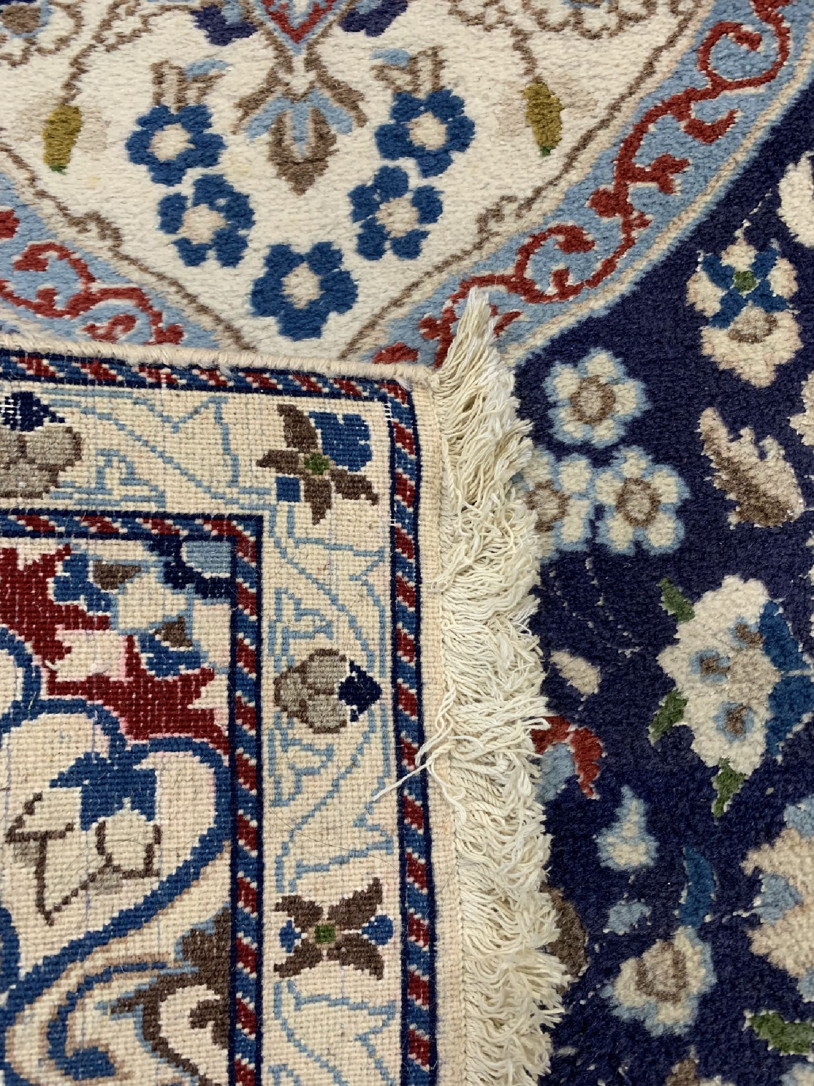 Detail b: Konvolut 5 Nain, Persien, ca. 40 Jahre, Wolle auf Baumwolle, ca. 265 x 88 cm & ca. 132 x 90 cm, EHZ: 2