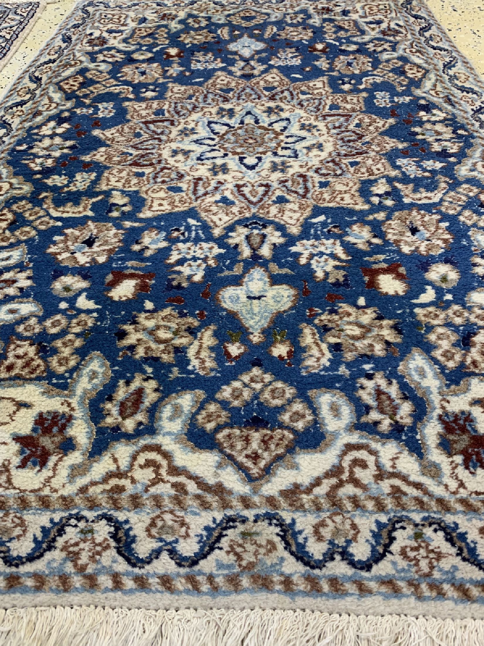 Detail g: Konvolut 5 Nain, Persien, ca. 40 Jahre, Wolle auf Baumwolle, ca. 265 x 88 cm & ca. 132 x 90 cm, EHZ: 2