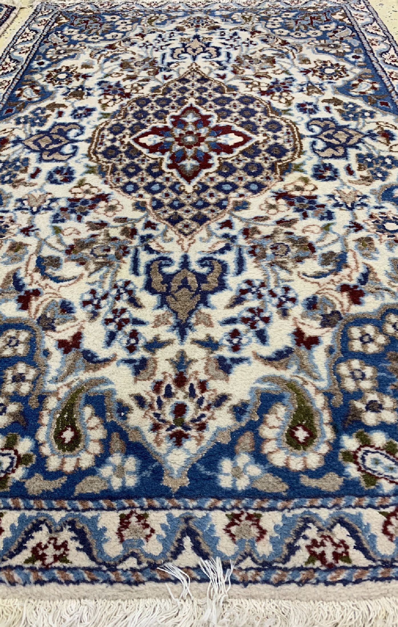 Detail i: Konvolut 5 Nain, Persien, ca. 40 Jahre, Wolle auf Baumwolle, ca. 265 x 88 cm & ca. 132 x 90 cm, EHZ: 2
