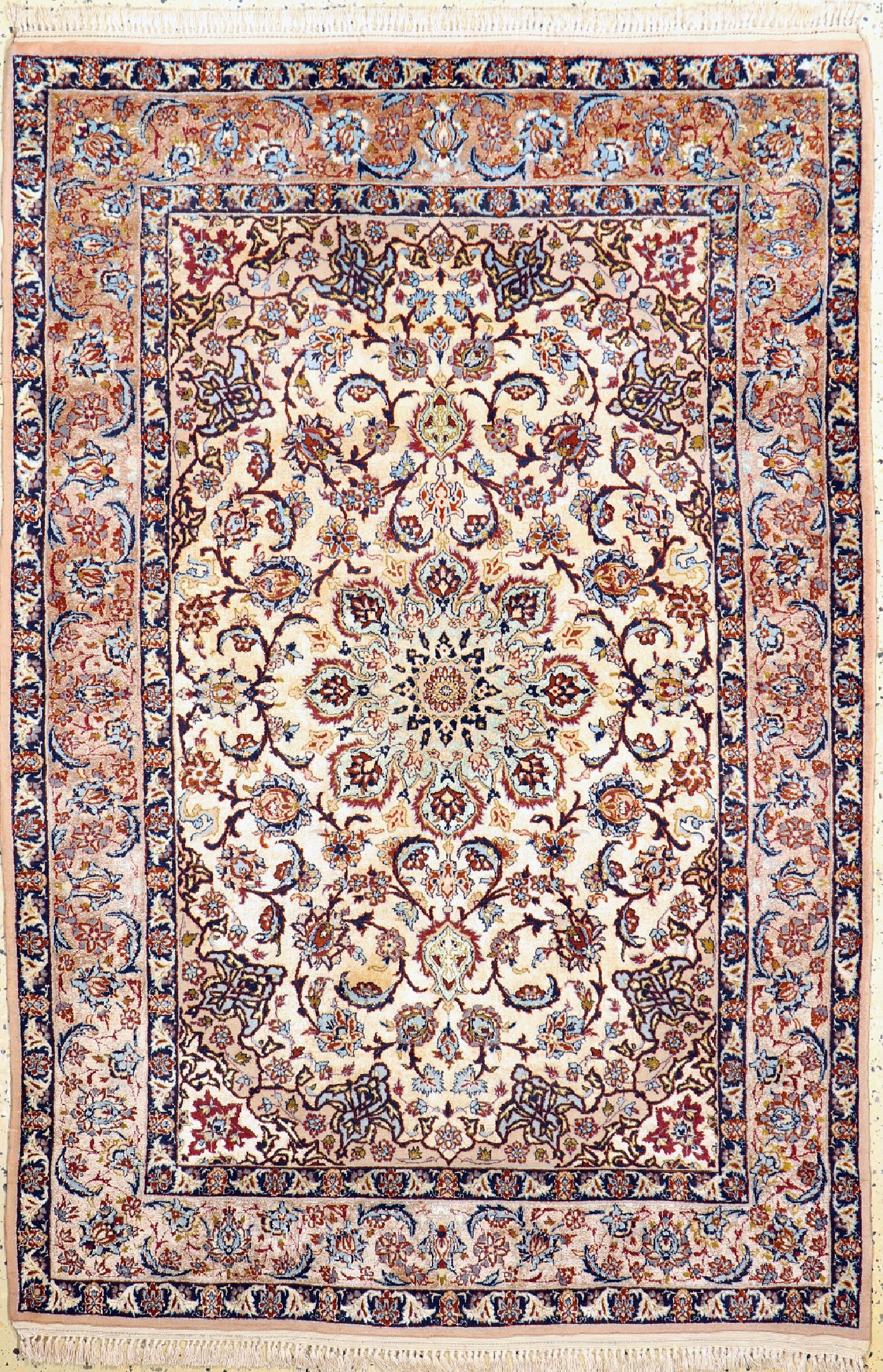 Esfahan fein(Seidengrund), Persien, ca. 60 Jahre, Korkwolle mit und auf Seide, ca. 165 x 110 cm, ca. 1,0 Mio. Kn/qm, EHZ: 2