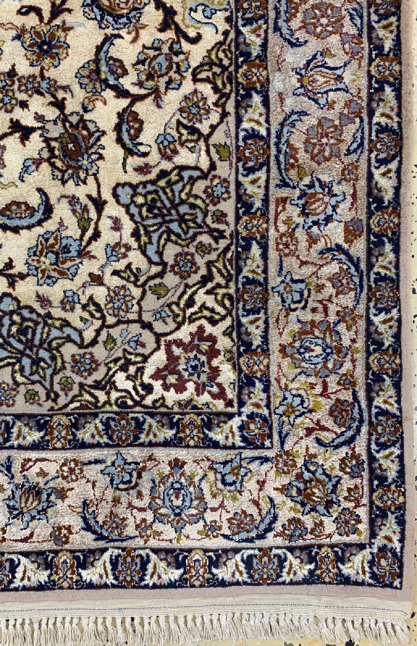Detail a: Esfahan fein(Seidengrund), Persien, ca. 60 Jahre, Korkwolle mit und auf Seide, ca. 165 x 110 cm, ca. 1,0 Mio. Kn/qm, EHZ: 2
