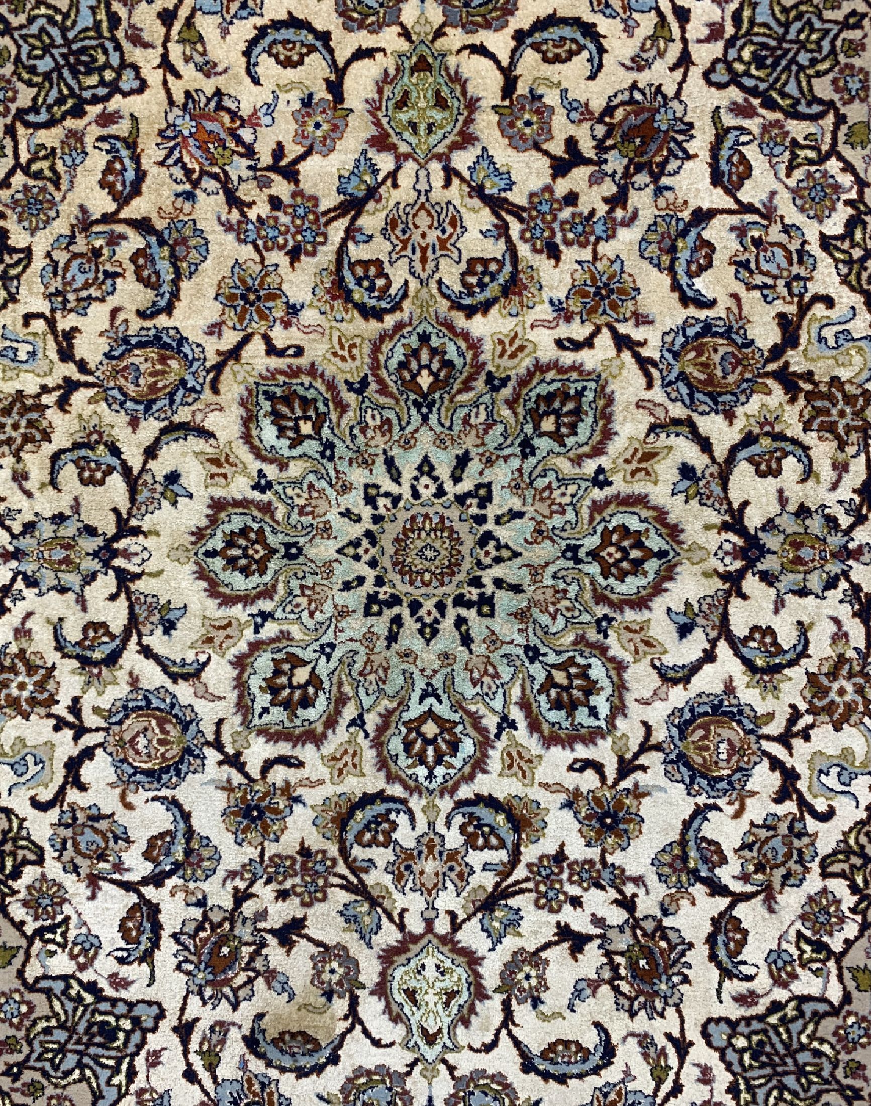 Detail c: Esfahan fein(Seidengrund), Persien, ca. 60 Jahre, Korkwolle mit und auf Seide, ca. 165 x 110 cm, ca. 1,0 Mio. Kn/qm, EHZ: 2