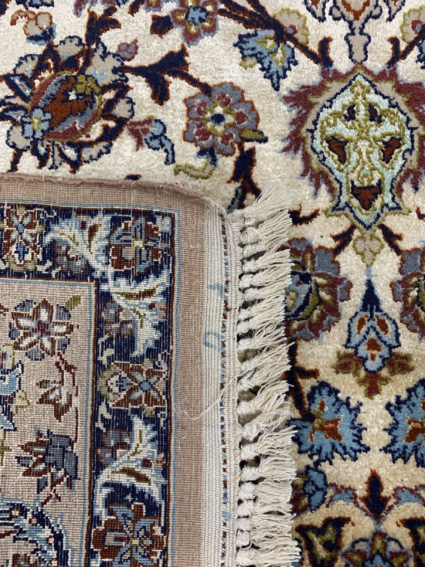 Detail f: Esfahan fein(Seidengrund), Persien, ca. 60 Jahre, Korkwolle mit und auf Seide, ca. 165 x 110 cm, ca. 1,0 Mio. Kn/qm, EHZ: 2