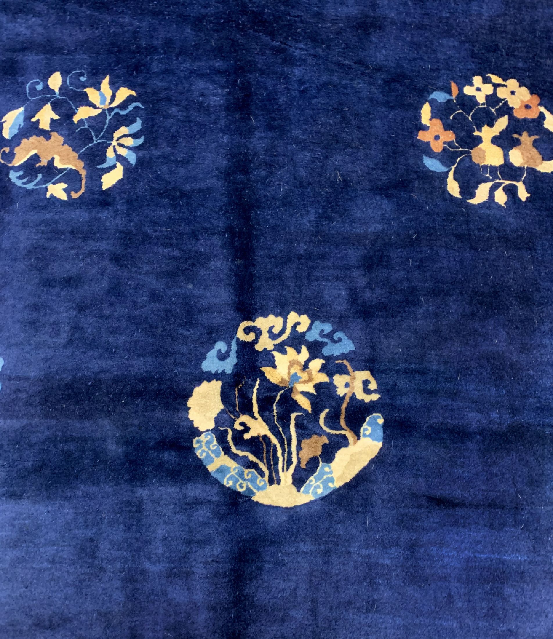 Detail b: Peking"Palastteppich"antik, China, um 1900,Korkwolle auf Baumwolle, ca. 700 x 380 cm, EHZ: 2
