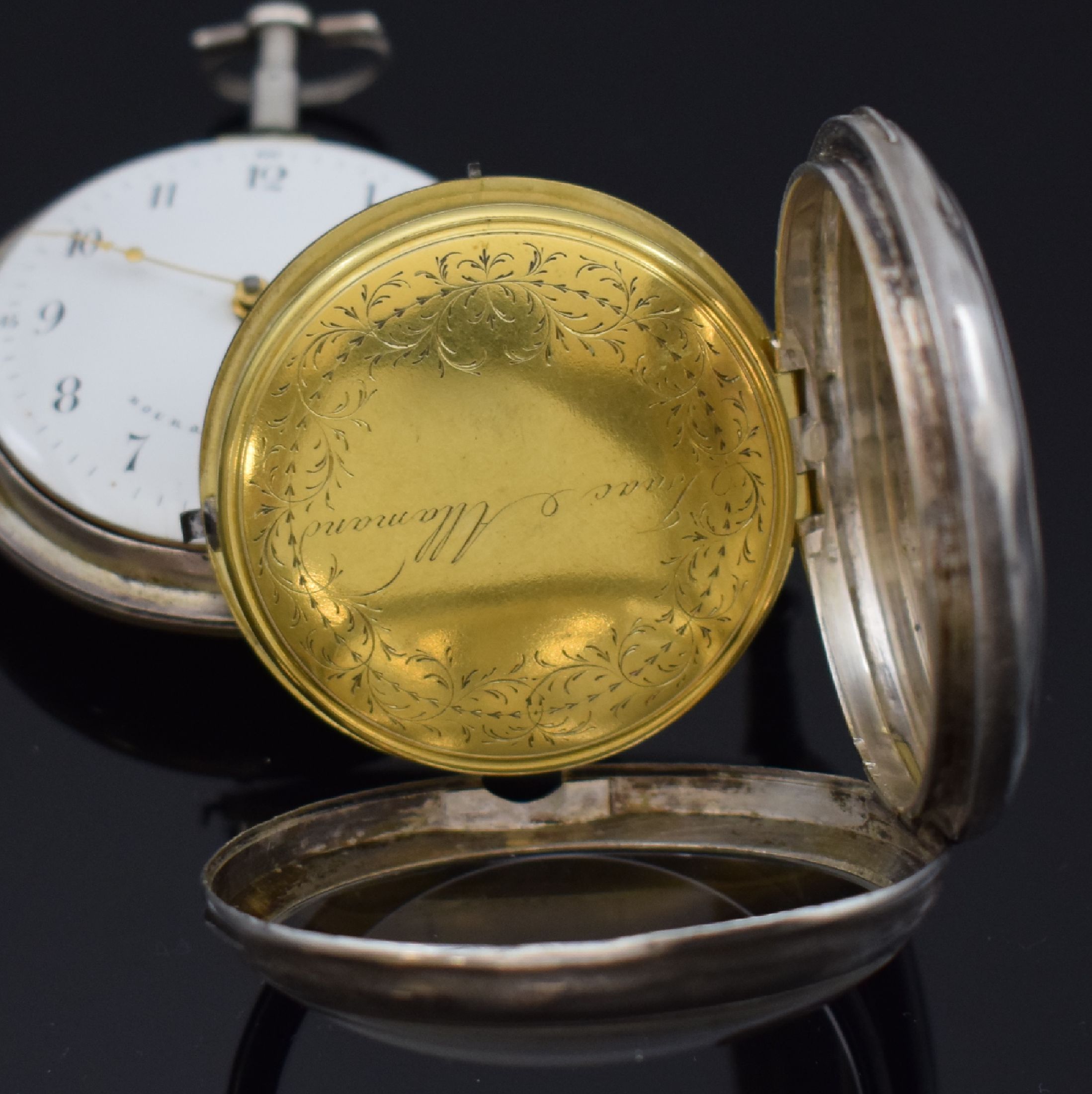 Detail c: 2 schweizer Spindeltaschenuhren in Silber, um 1800, glatte Geh. dell., 1 x Glas zu ers., Emailzifferbl. m. arab. Zahlen riss., Zeiger teilw. später, ...
