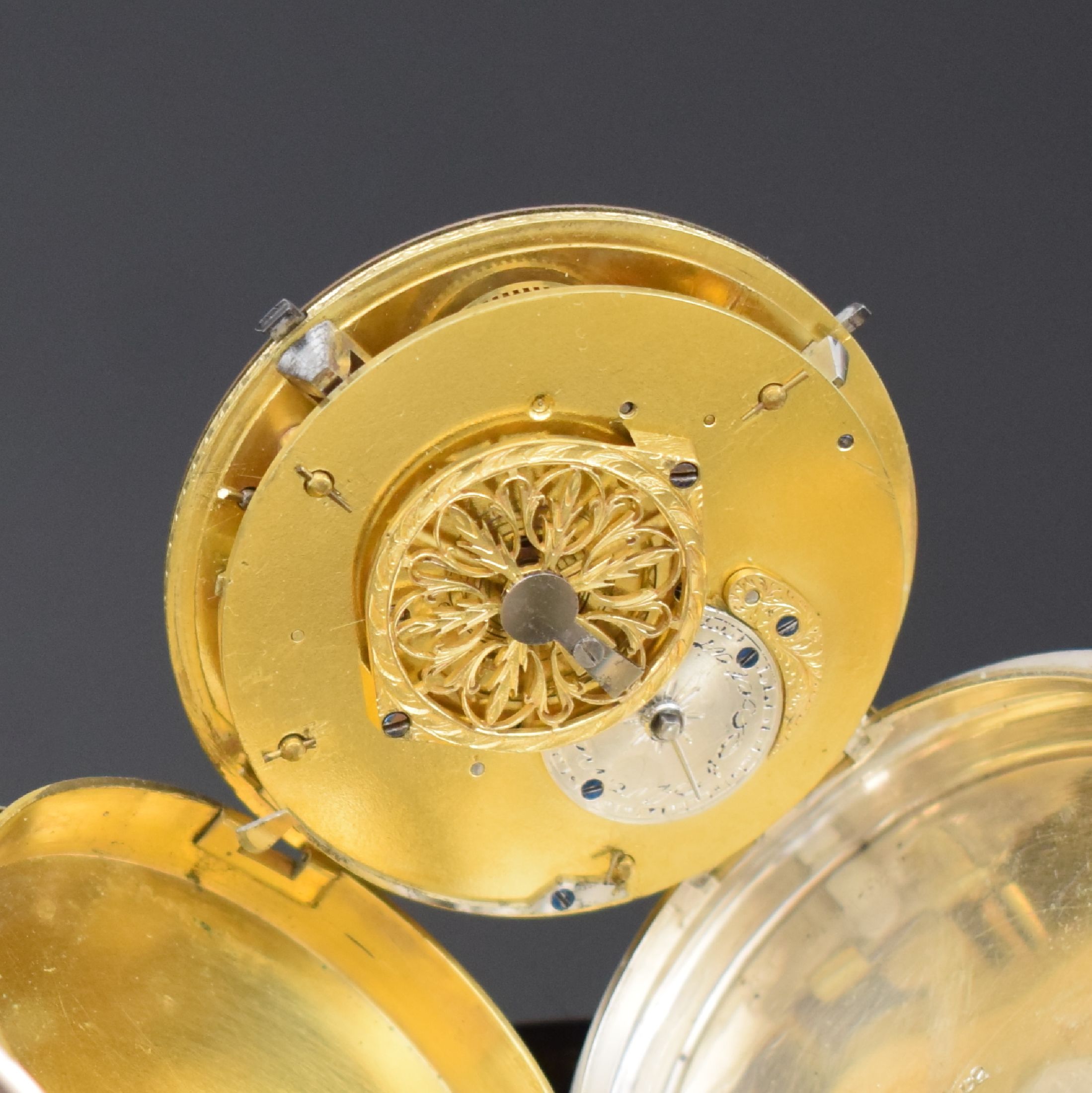 Detail g: 2 schweizer Spindeltaschenuhren in Silber, um 1800, glatte Geh. dell., 1 x Glas zu ers., Emailzifferbl. m. arab. Zahlen riss., Zeiger teilw. später, ...