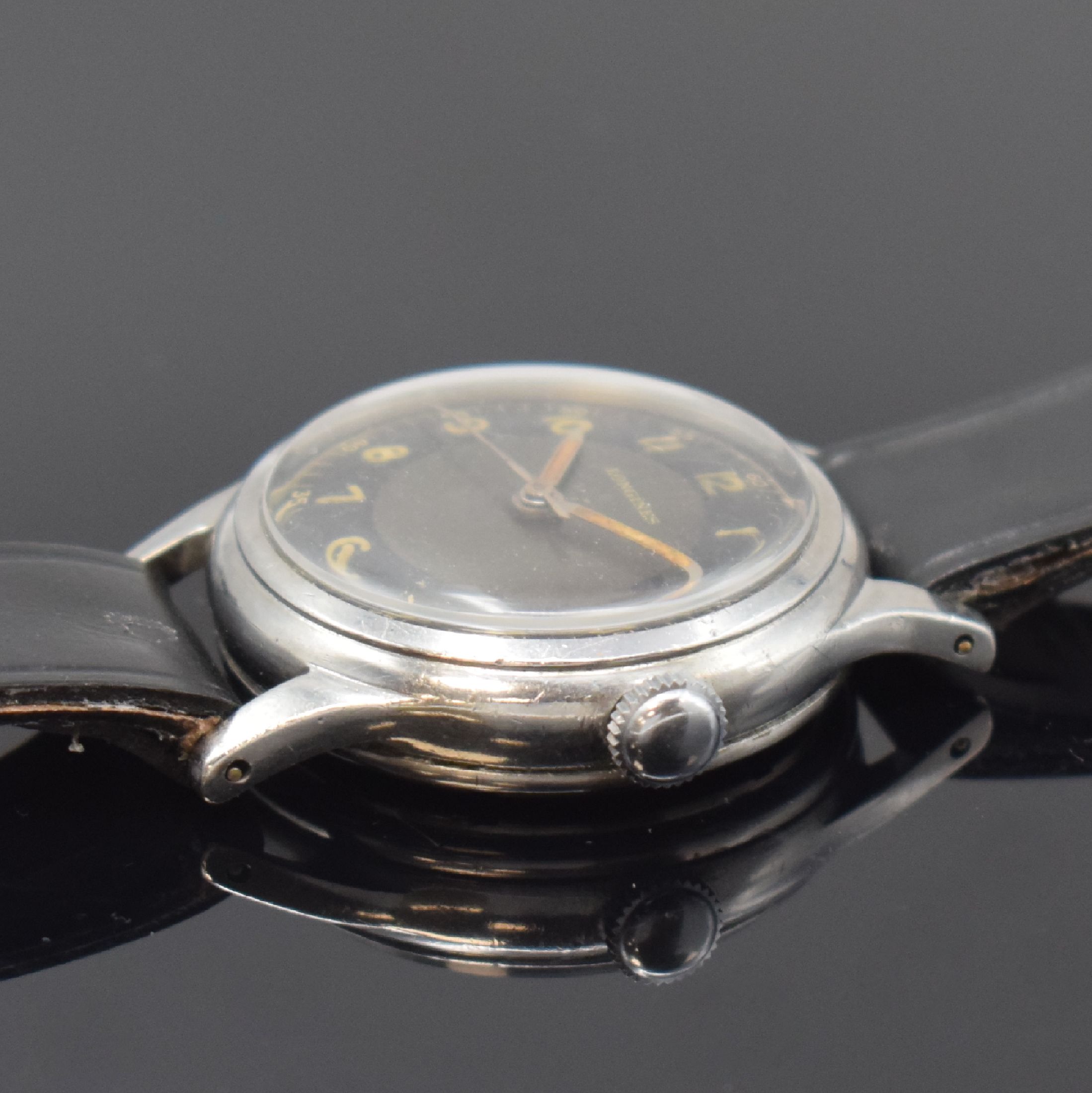 Detail b: LONGINES Kaliber 12.68N Armbanduhr in Stahl mit original schwarz-grauem Glanzblatt Referenz 23098, Handaufzug, Schweiz um 1945, Boden verschr., ...