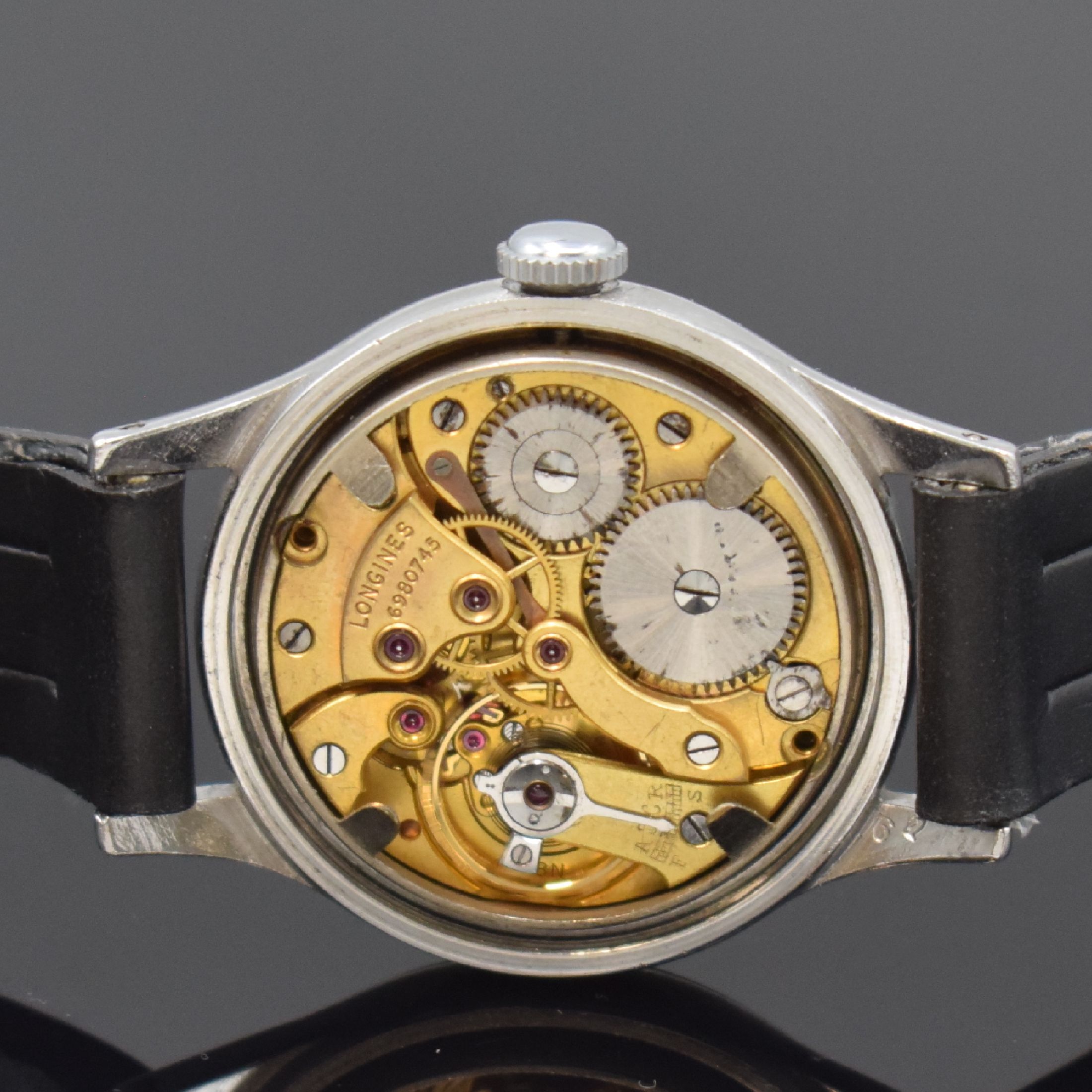 Detail d: LONGINES Kaliber 12.68N Armbanduhr in Stahl mit original schwarz-grauem Glanzblatt Referenz 23098, Handaufzug, Schweiz um 1945, Boden verschr., ...