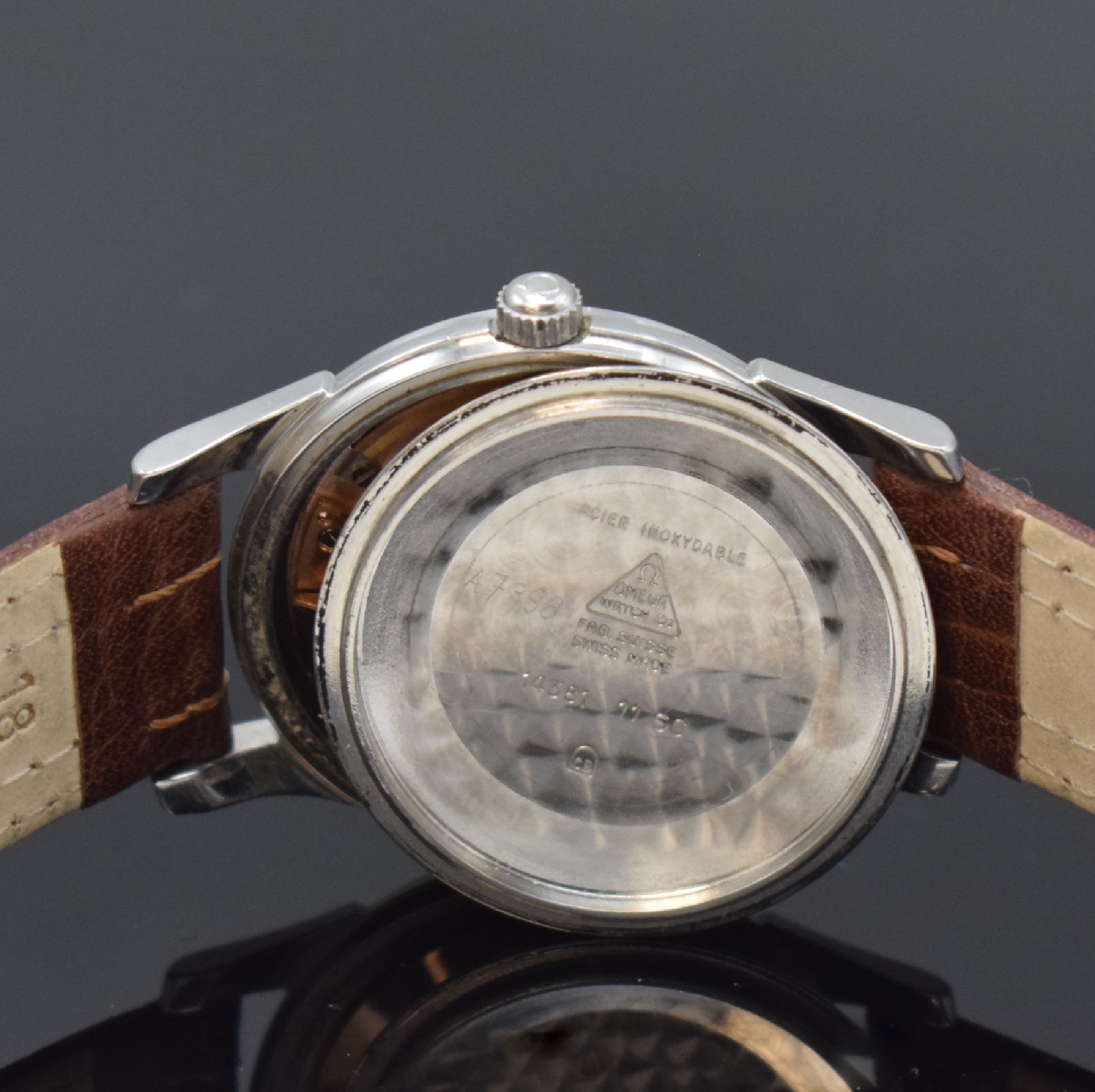 Detail f: OMEGA Constellation Armbandchronometer in Stahl Referenz 14381/11SC, Automatik, Schweiz um 1961, verschr. Boden m. zentraler Sternwarten-Goldplakette ...