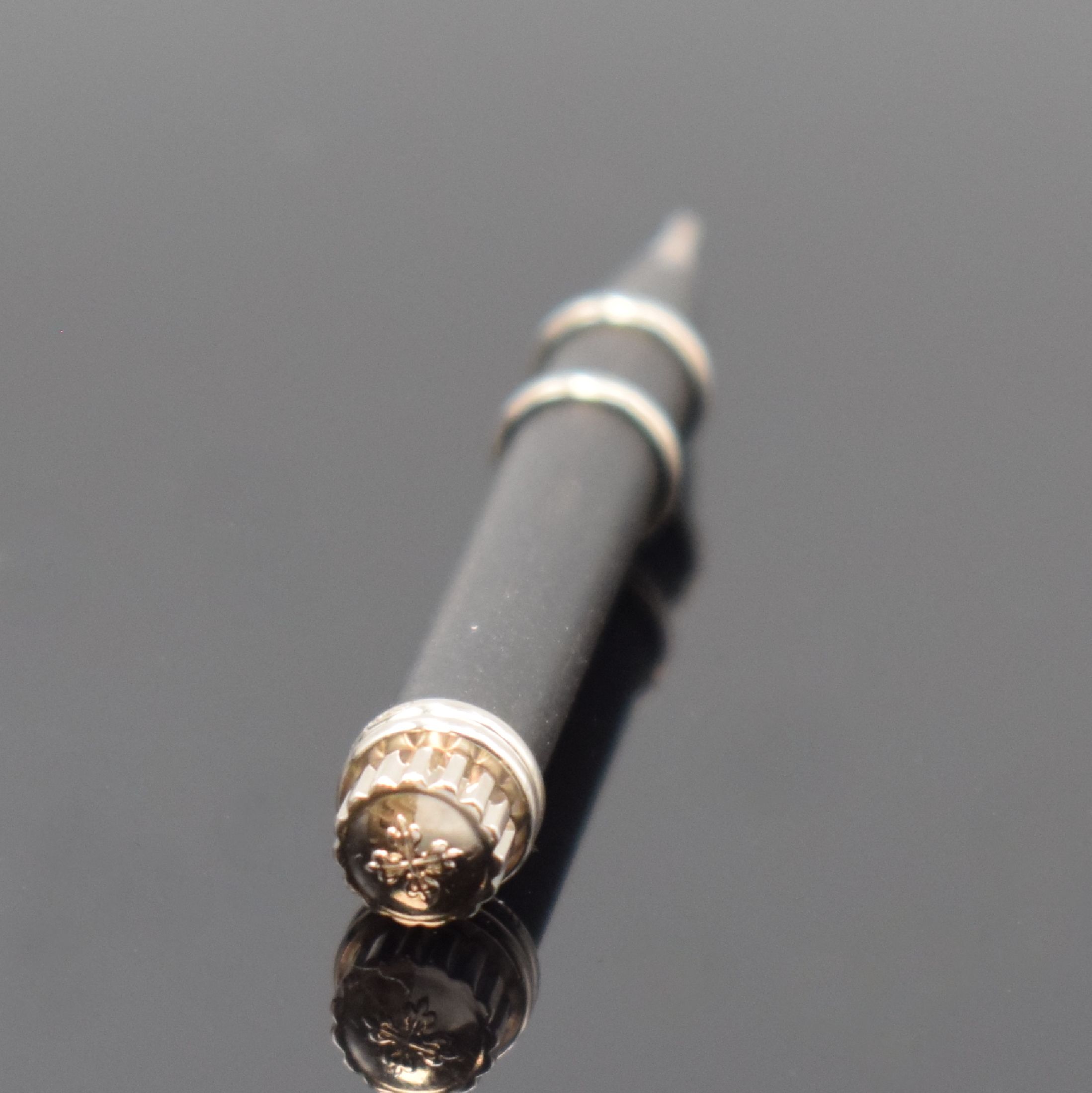 Detail a: PATEK PHILIPPE Kalender-Korrekturstift in WG 750/000 und Ebenholz, aktuelle Produktion