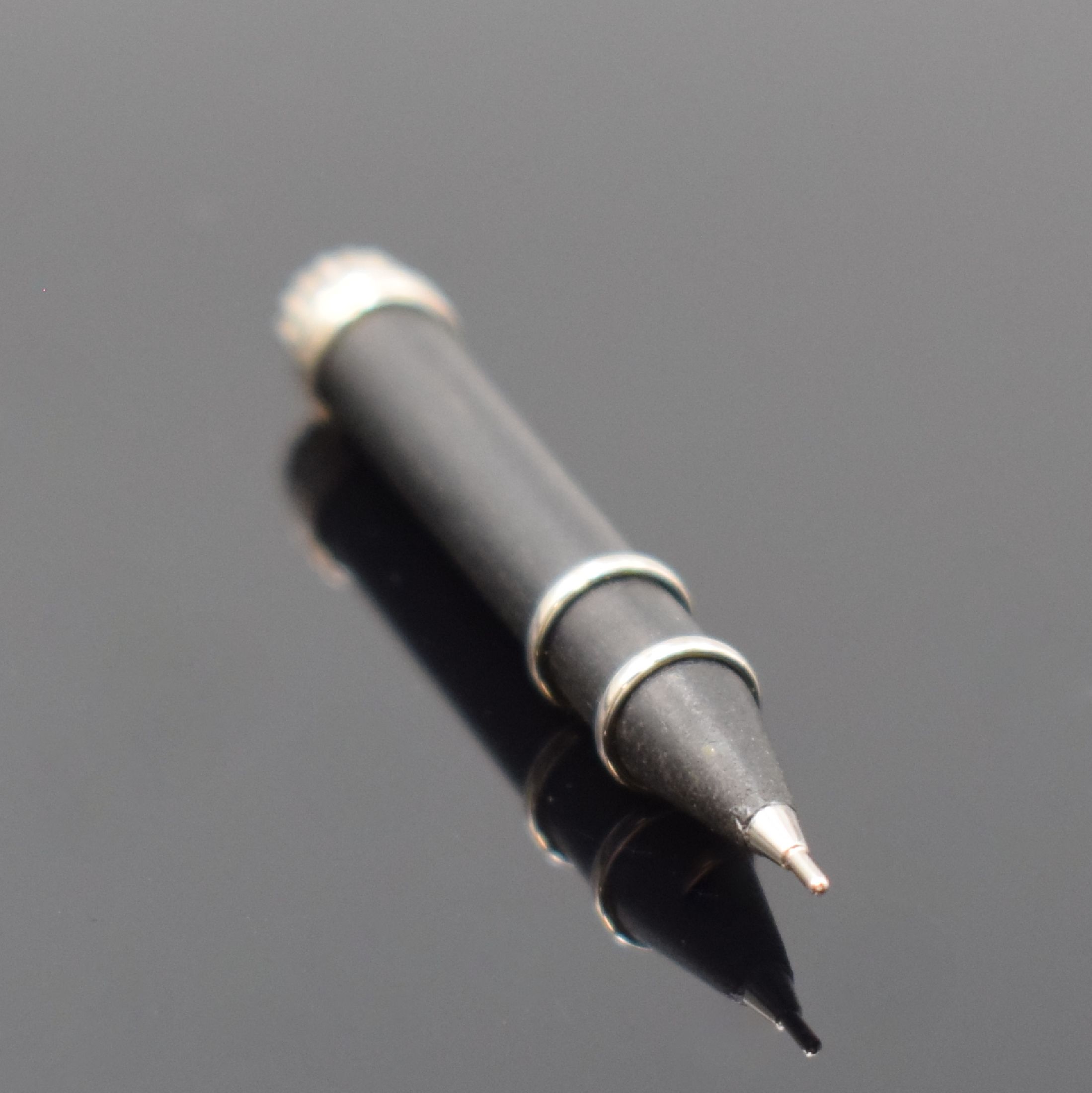 Detail c: PATEK PHILIPPE Kalender-Korrekturstift in WG 750/000 und Ebenholz, aktuelle Produktion