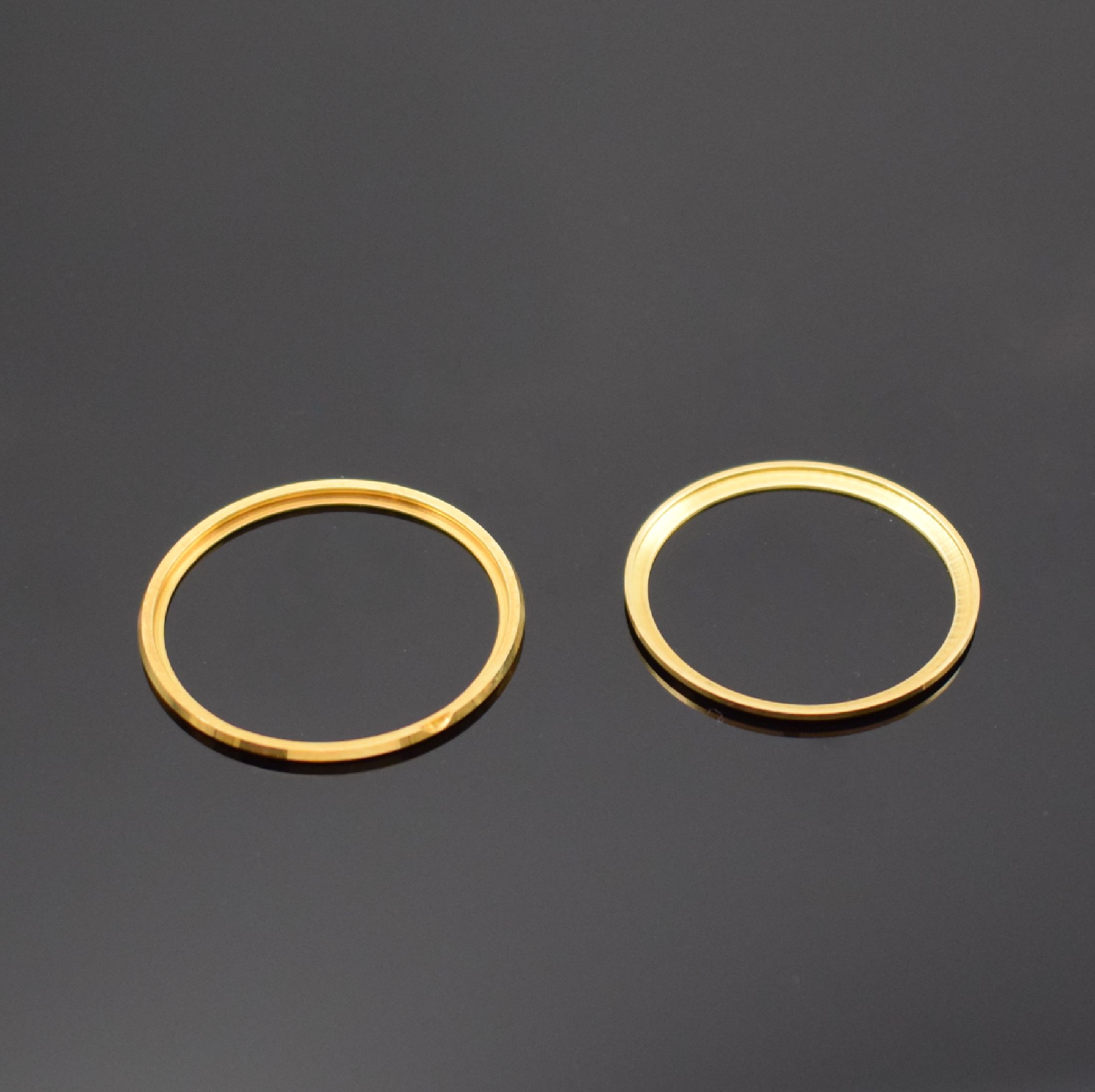 Detail a: OMEGA 2 nahezu neuwertige Gold-Lünetten für Referenz 166.032 und BA 2847 in GG 750/000