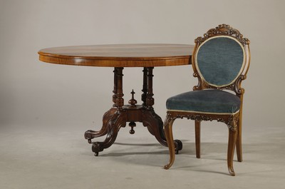 Image 26709752 - Table and 4 chairs, 1860/70, rosewood veneer table top with fine marquetry in various precious woods, base with 4 curved carved legs, solid walnut chairs, elaborate carvings made of rocailles and acanthus leaf decoration, upholstery in the seat and back, older mohair cover, approx. 92 cm, Sh. approx. 47 cm, table: approx. 70x132x97 cm, condition 2 - shipping only within the EU