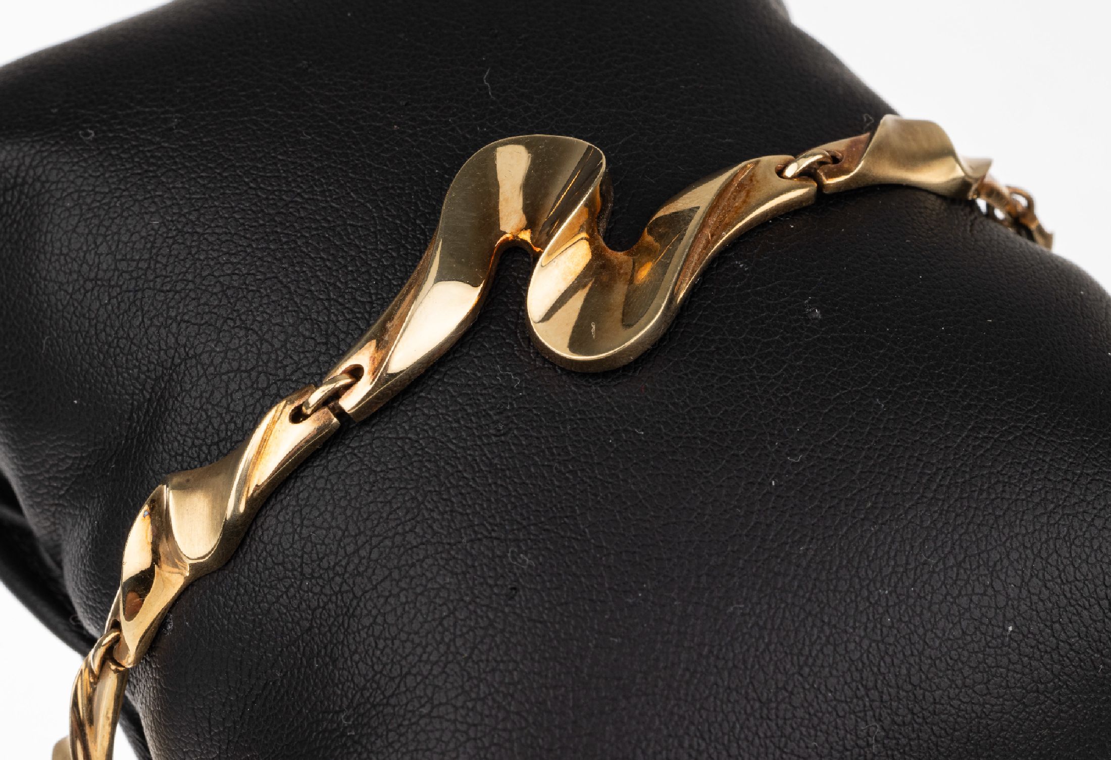 14 kt Gold Armband, GG 585/000, total ca. 16.1 g, L. ca. 18.5 cm, Kastenschloß mit Sicherheitsacht, passend zu Kat.-Nr. 02-2005 und 2007