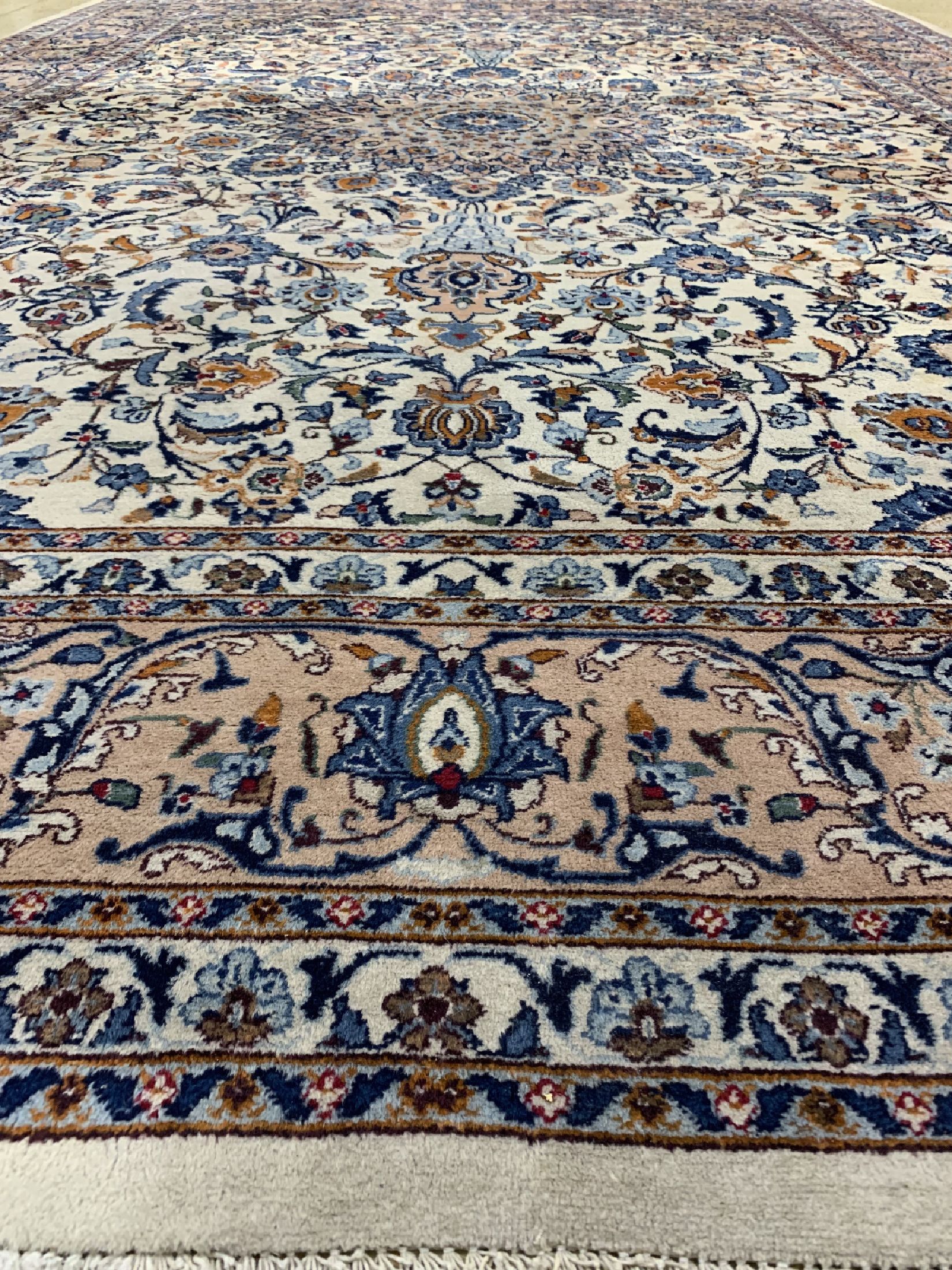 Detail c: Kaschmar, Persien, ca. 50 Jahre, Wolle auf Baumwolle, ca. 360 x 250 cm, EHZ: 2