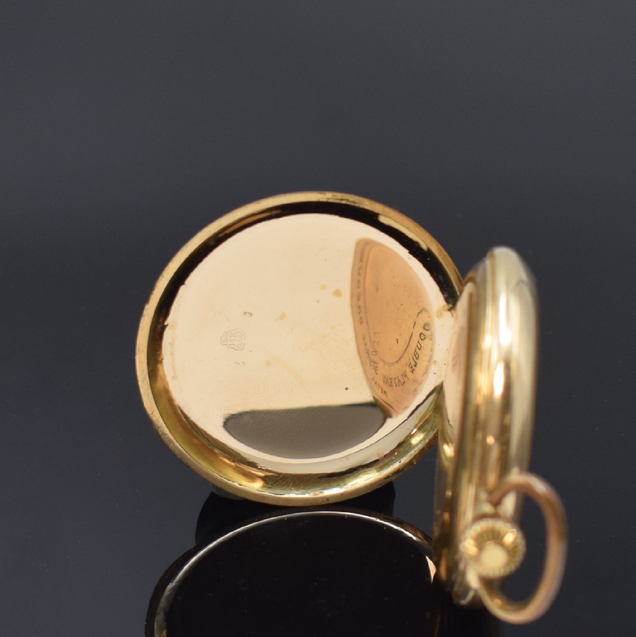 Detail d: Herrensavonette und Damentaschenuhr in GG 585/000, Schweiz um 1900/1920, 1) Herren- Savonette, guill. 2-Deckel Goldgeh. berieb., vers. Zifferbl., ...