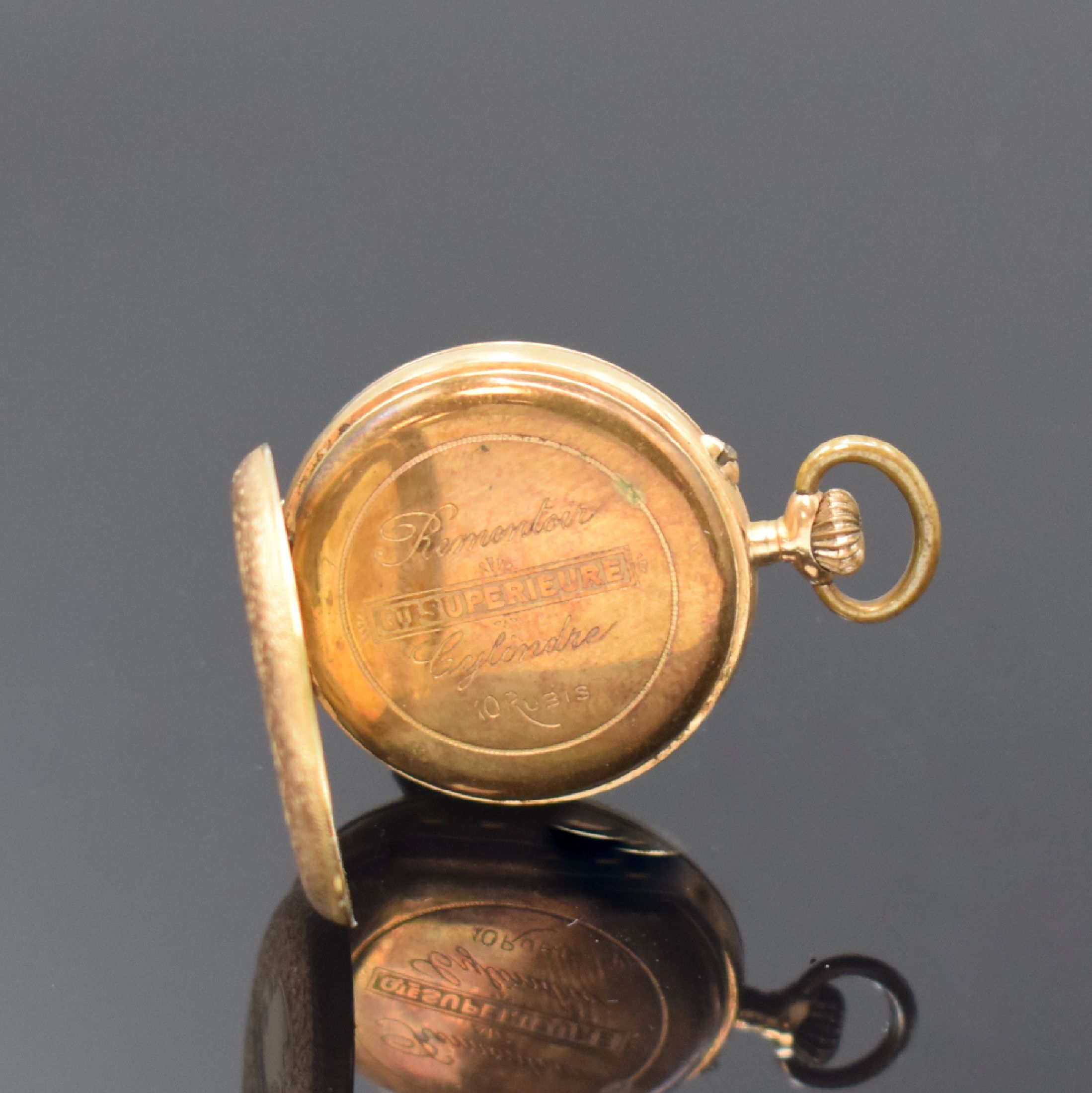 Detail k: Herrensavonette und Damentaschenuhr in GG 585/000, Schweiz um 1900/1920, 1) Herren- Savonette, guill. 2-Deckel Goldgeh. berieb., vers. Zifferbl., ...