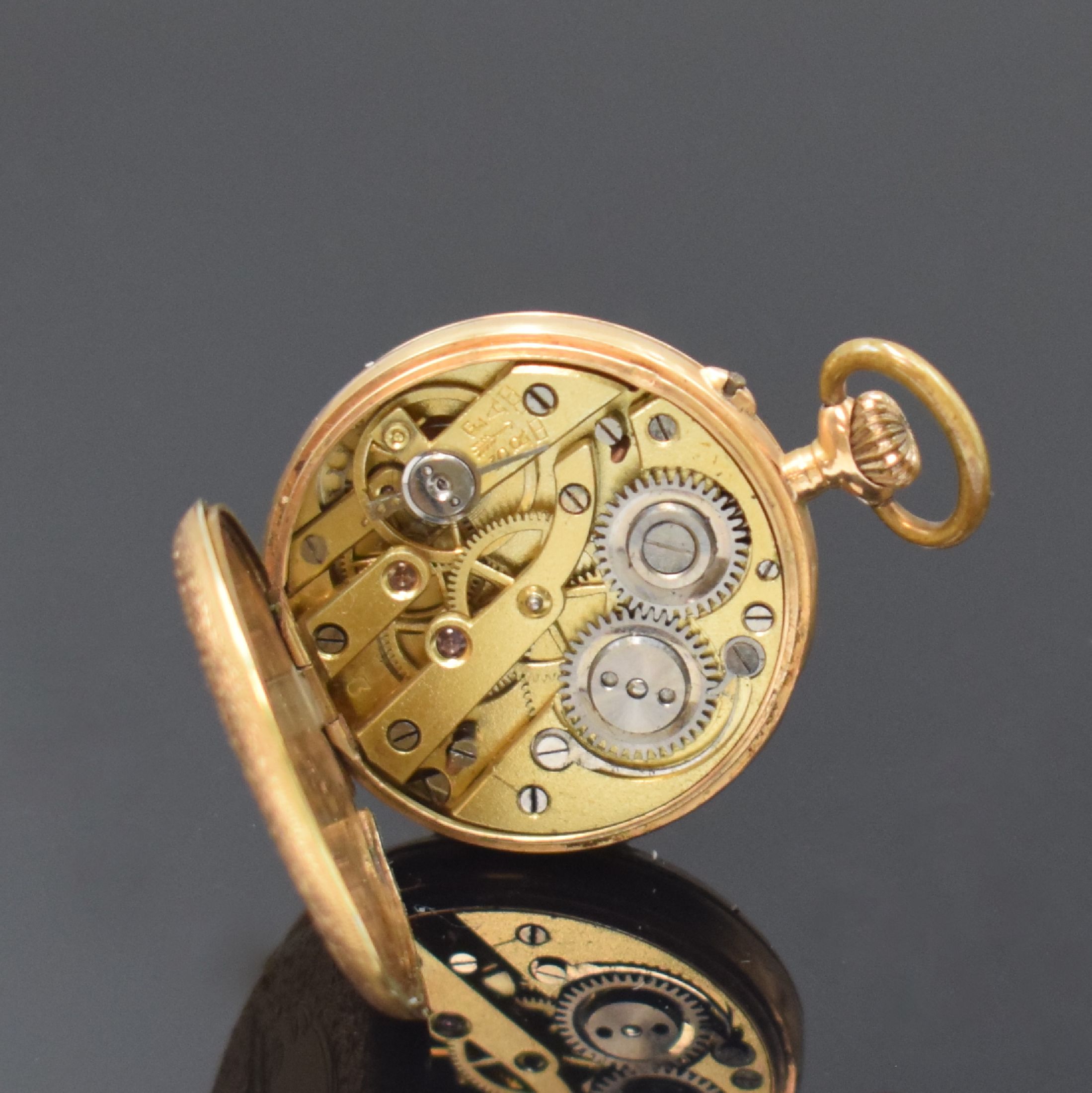 Detail m: Herrensavonette und Damentaschenuhr in GG 585/000, Schweiz um 1900/1920, 1) Herren- Savonette, guill. 2-Deckel Goldgeh. berieb., vers. Zifferbl., ...