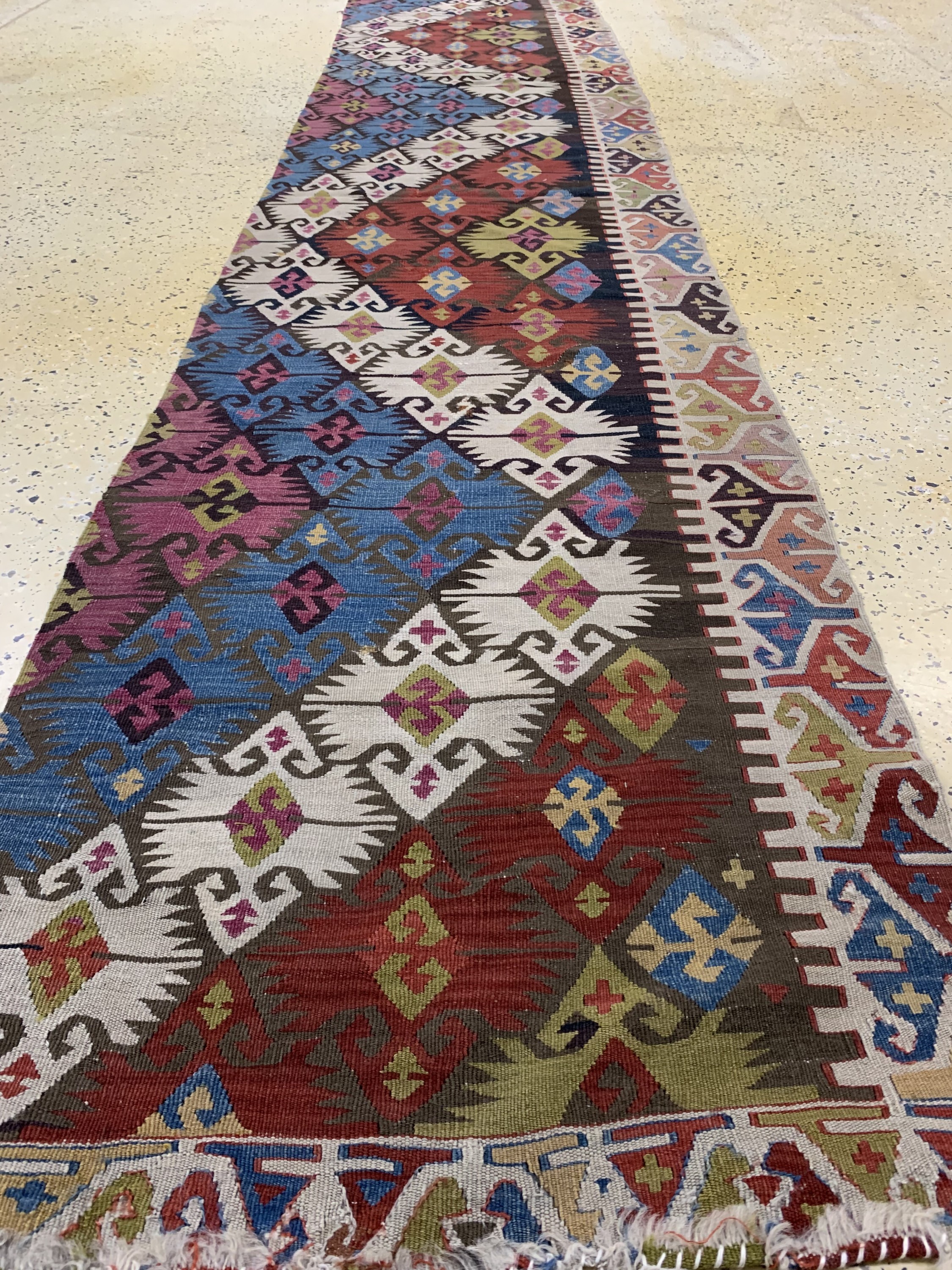 Detail e: Anatol Kelim antik, Türkei, 19.Jhd, Wolle auf Wolle, ca. 463 x 44 cm, EHZ: 3