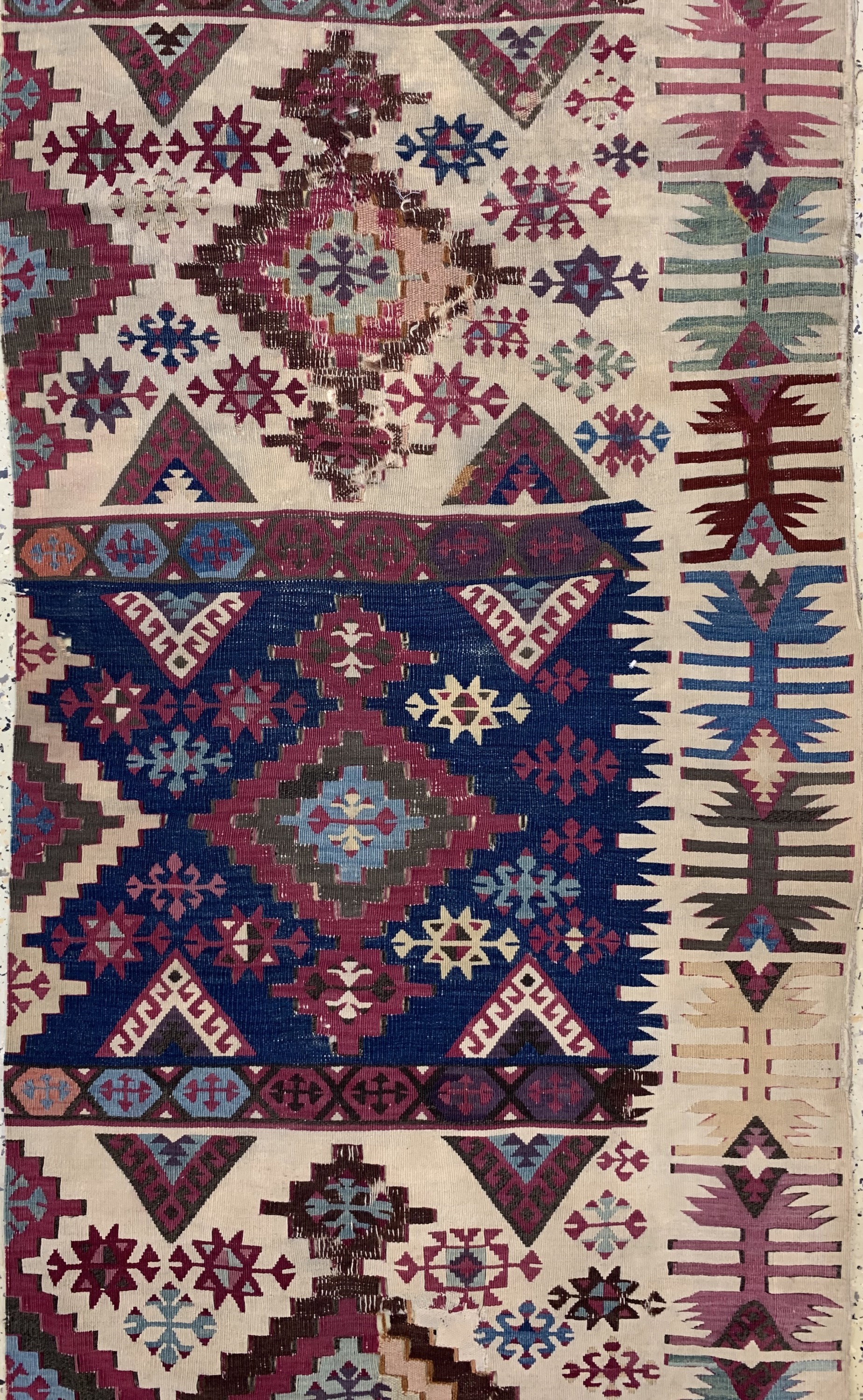 Detail b: Anatol Kelim antik, Türkei, 19.Jhd, Wolle auf Wolle, ca. 396 x 81 cm, EHZ: 4