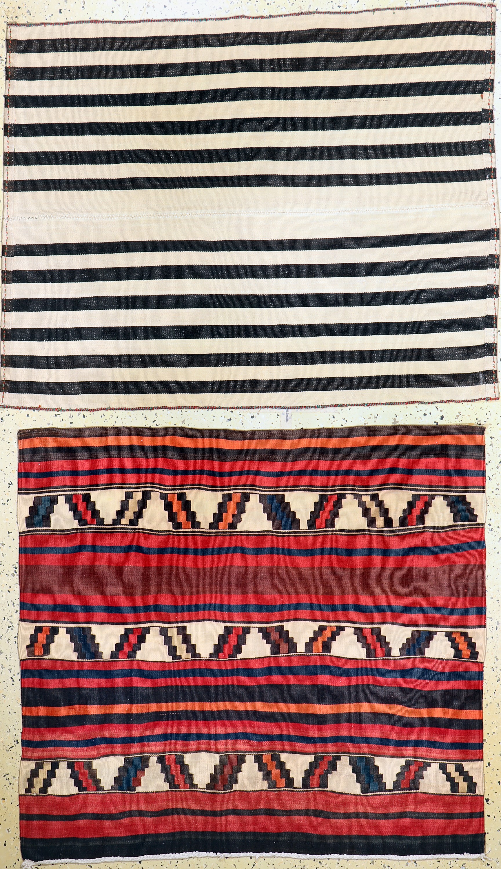 2 Lots Djajim, Persien, um 1930, Wolle auf Wolle, ca. 124 x 116 cm, EHZ: 2