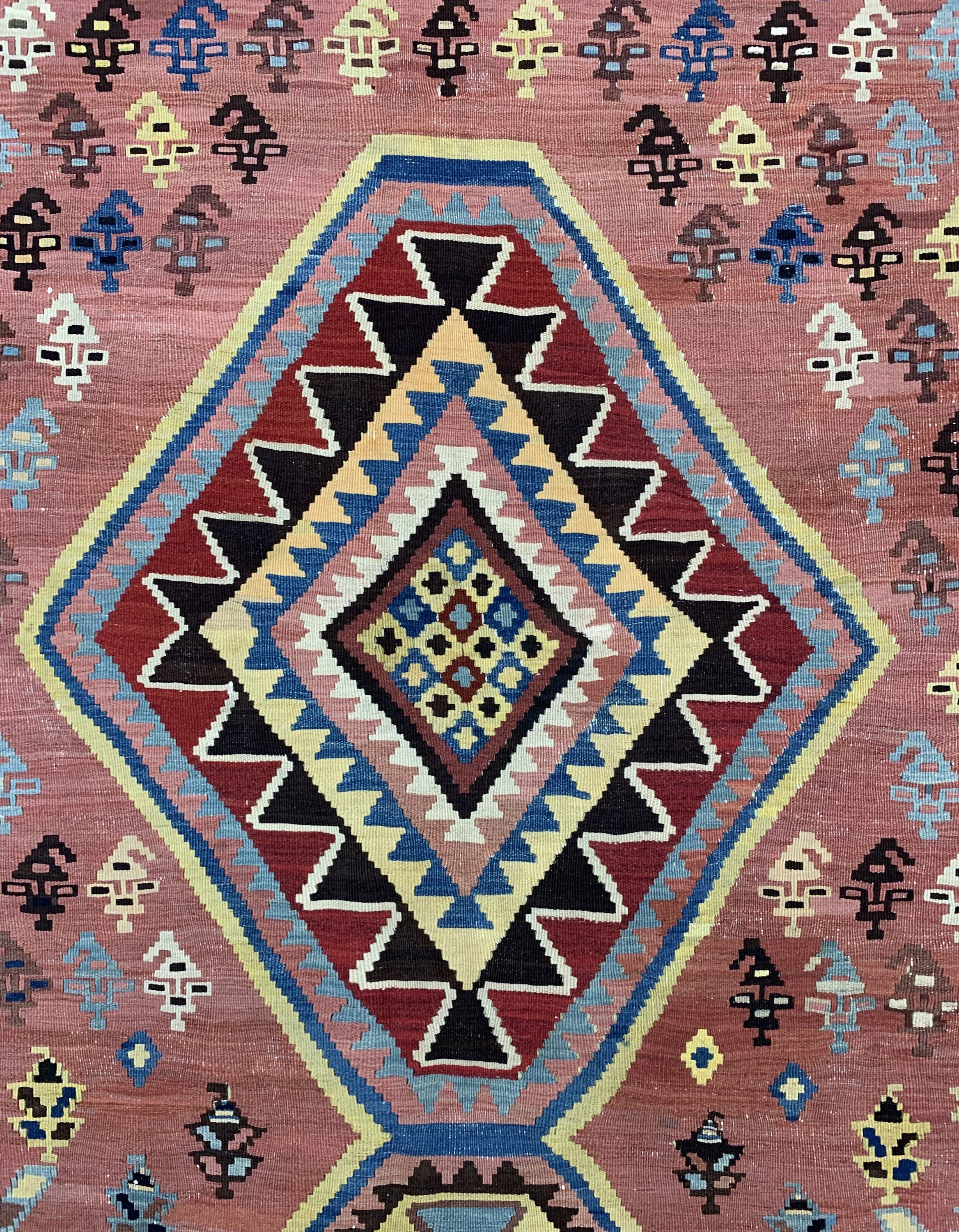 Detail b: Azeri Kelim antik, Azerdaijan, um 1920, Wolle auf Baumwolle, ca. 424 x 240 cm, EHZ: 2
