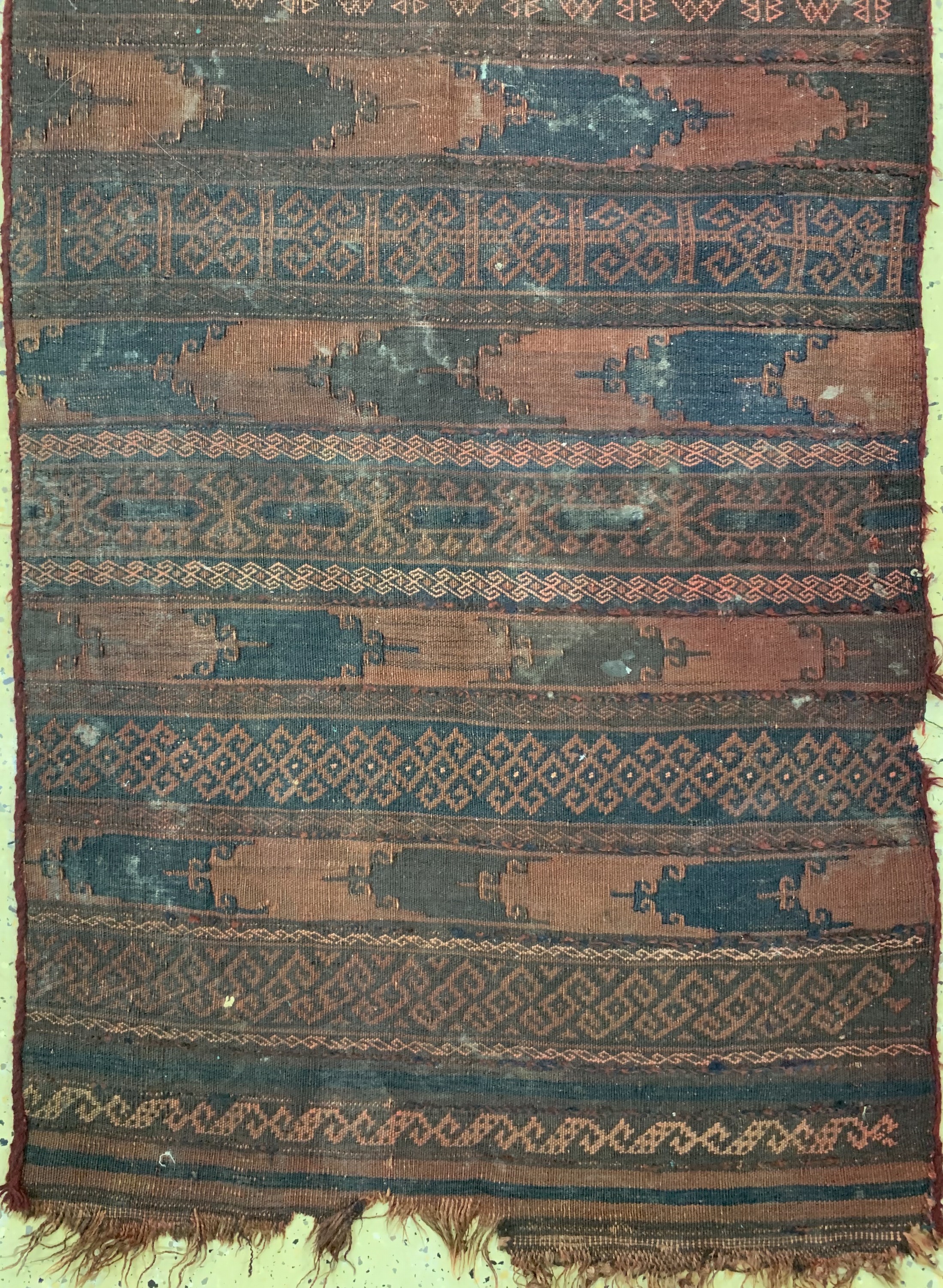 Detail a: Belutsch Kelim antik, Persien, 19.Jhd, Wolle auf Wolle, ca. 300 x 73 cm, EHZ: 3(fleckig)