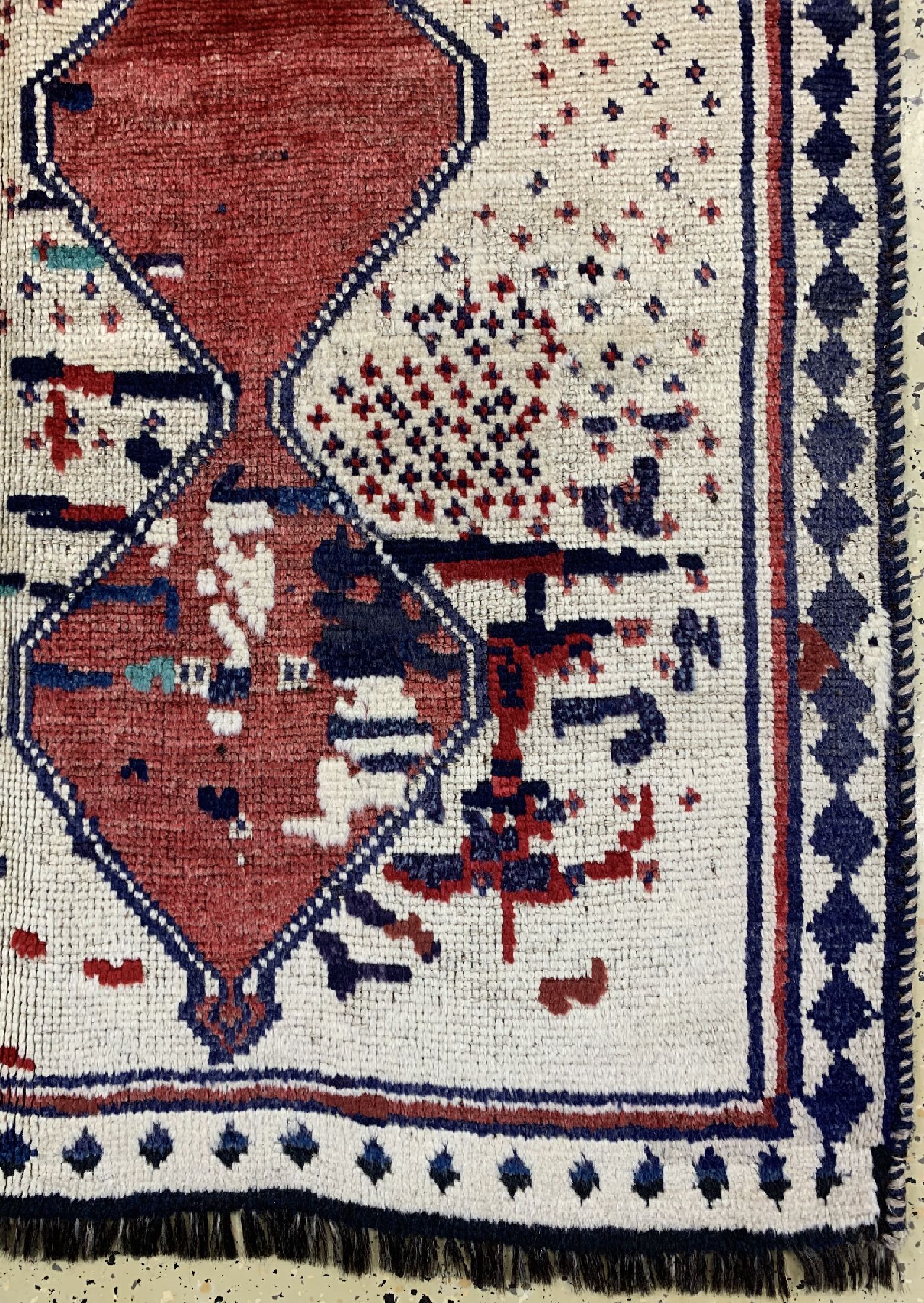 Detail a: Louri Gabbeh antik, Persien, um 1910/1920, Wolle auf Ziegenhaar, ca. 220 x 129 cm, EHZ: 2, (restauriert)