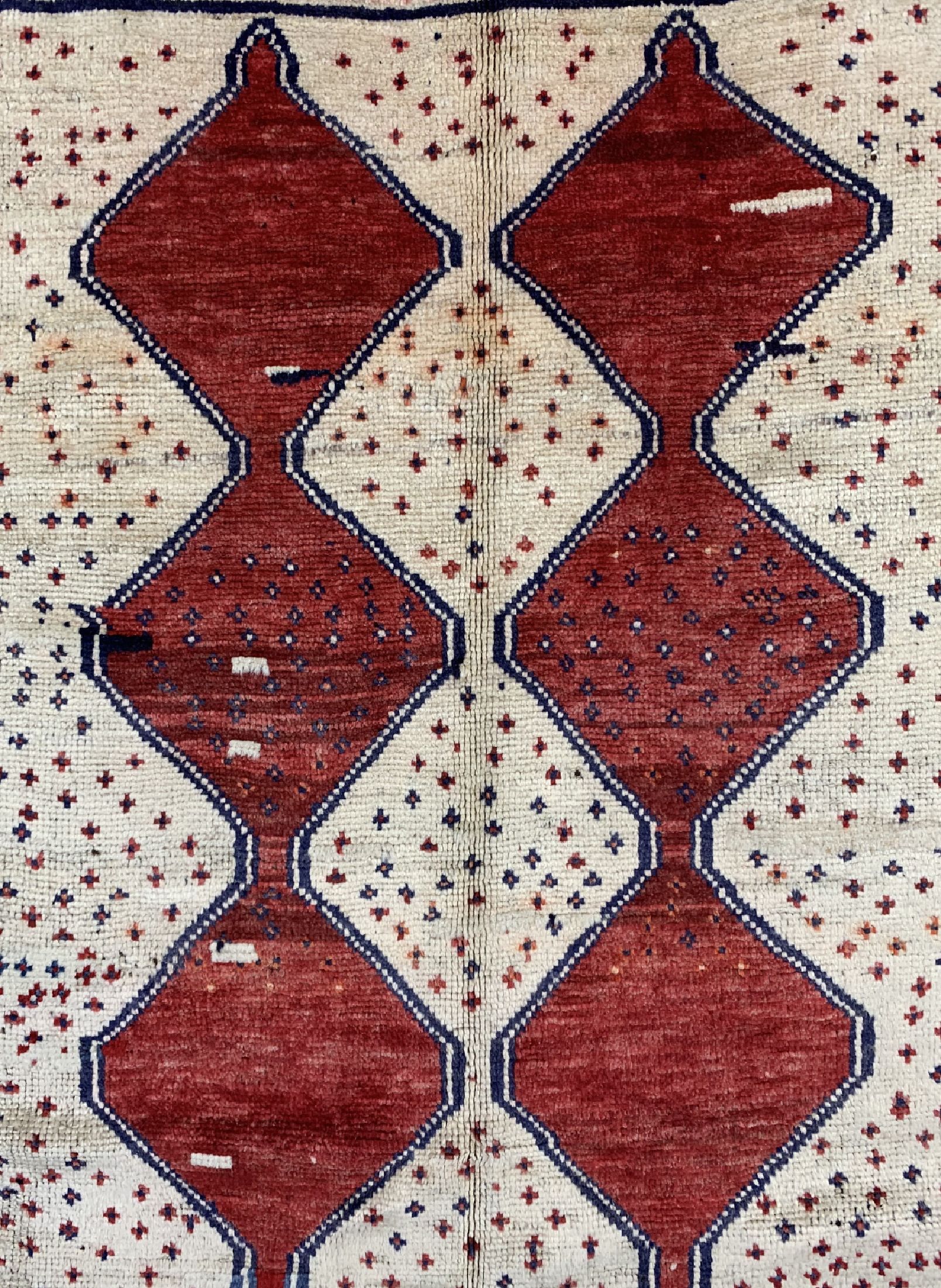 Detail c: Louri Gabbeh antik, Persien, um 1910/1920, Wolle auf Ziegenhaar, ca. 220 x 129 cm, EHZ: 2, (restauriert)