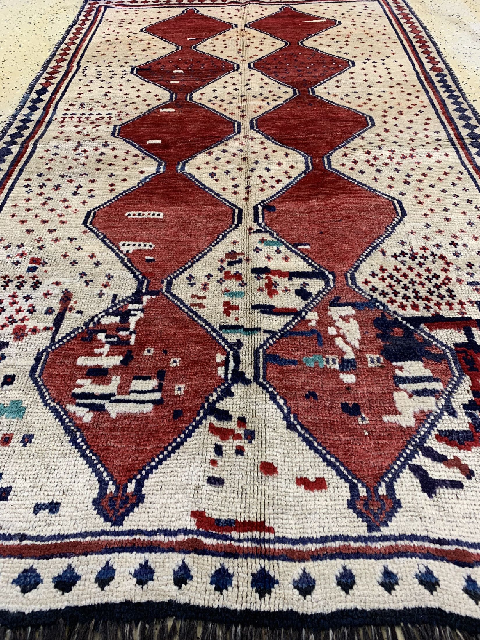 Detail d: Louri Gabbeh antik, Persien, um 1910/1920, Wolle auf Ziegenhaar, ca. 220 x 129 cm, EHZ: 2, (restauriert)