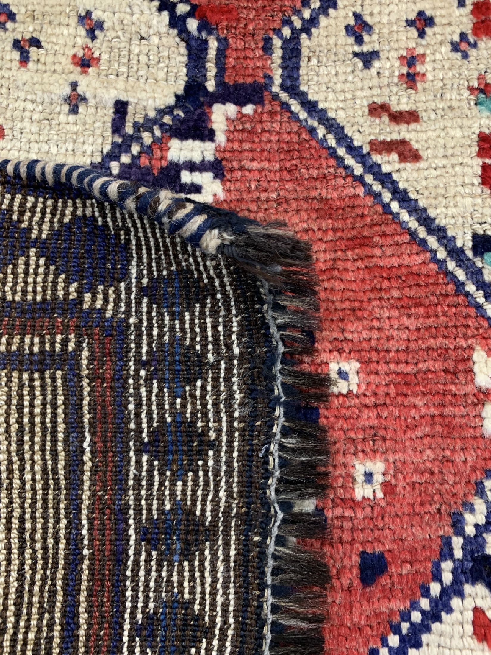 Detail e: Louri Gabbeh antik, Persien, um 1910/1920, Wolle auf Ziegenhaar, ca. 220 x 129 cm, EHZ: 2, (restauriert)