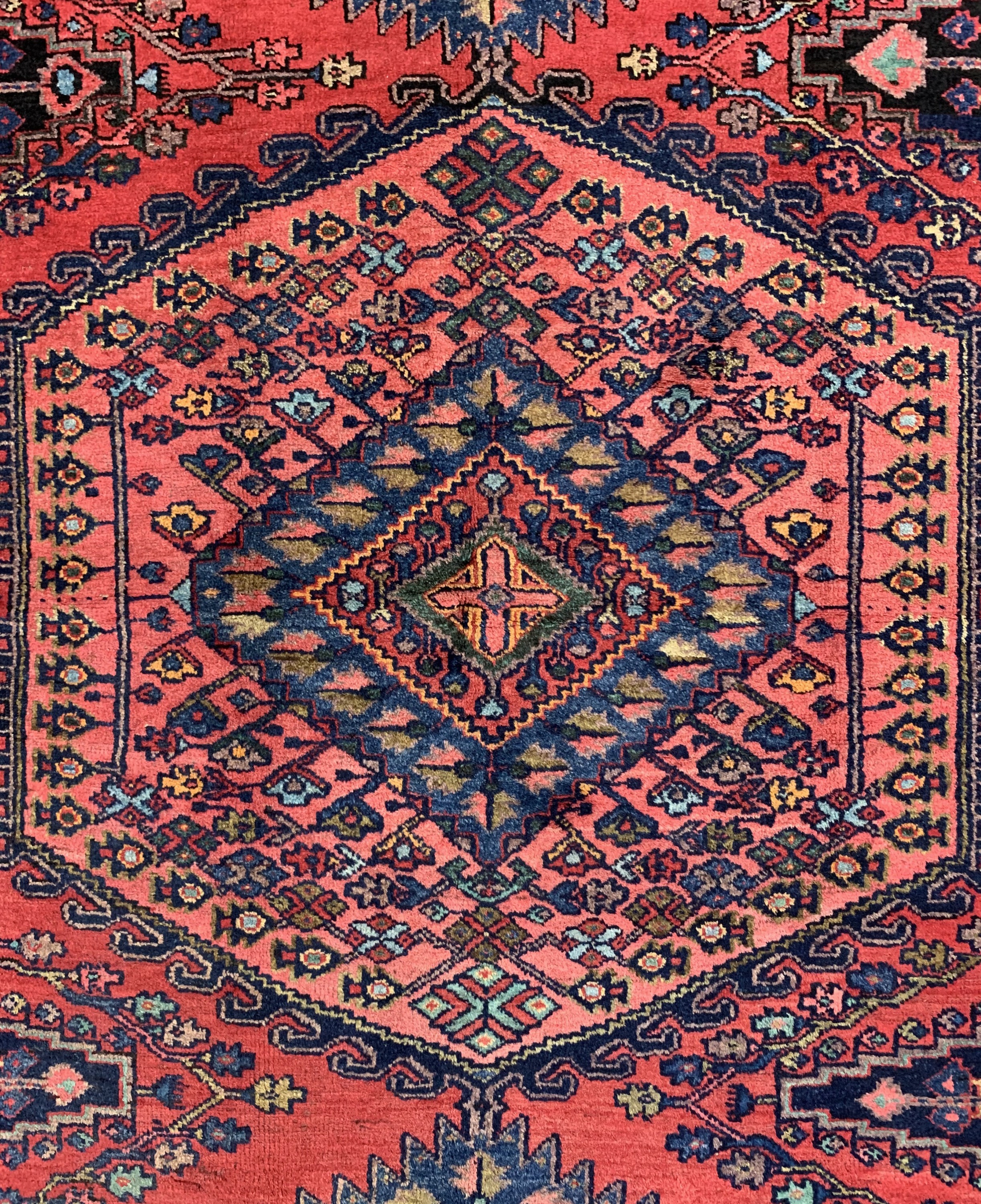 Detail c: Wiss alt, Persien, um 1960, Wolle auf Baumwolle, ca. 208 x 157 cm, EHZ: 2 minimaler Mottenfraß.